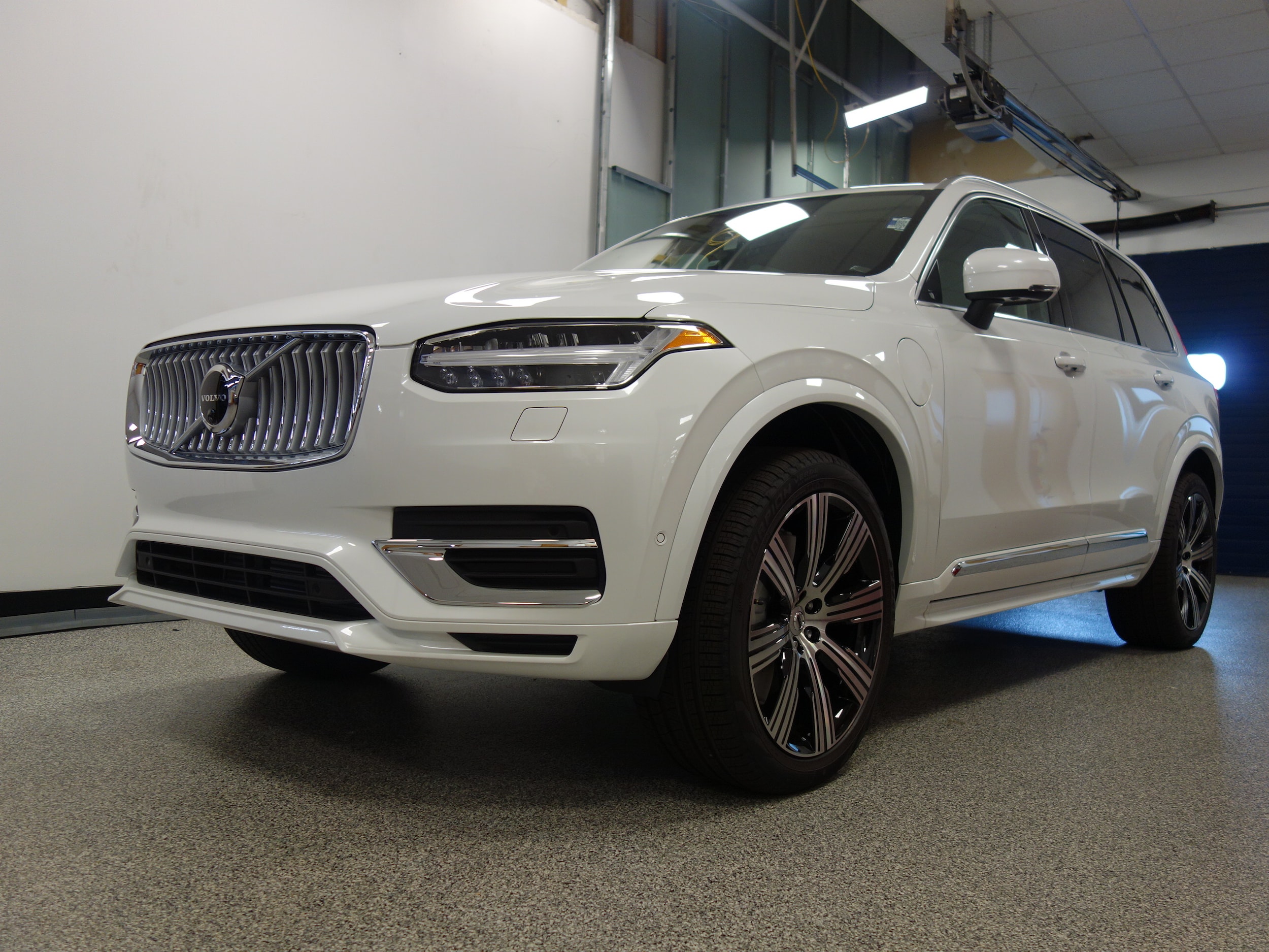 new 2025 Volvo XC90 plug-in hybrid car, priced at $78,950