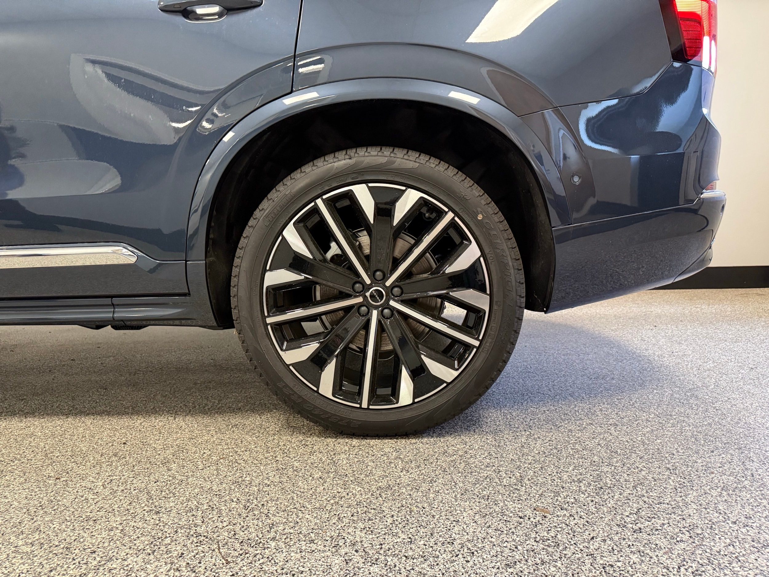 new 2025 Volvo XC90 car, priced at $76,045