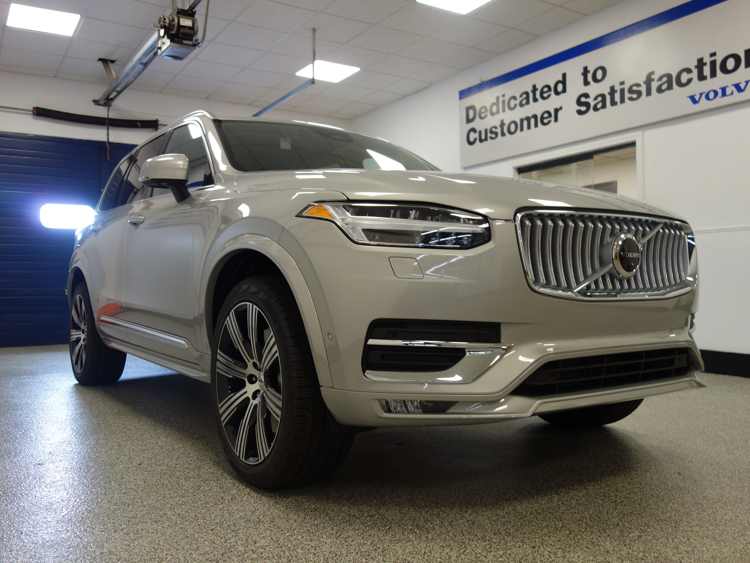 new 2025 Volvo XC90 car, priced at $68,455