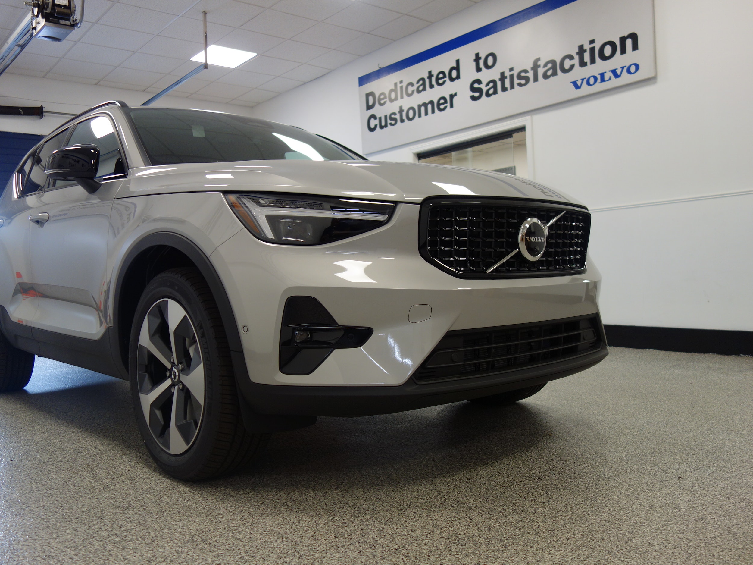 new 2025 Volvo XC40 car, priced at $49,565