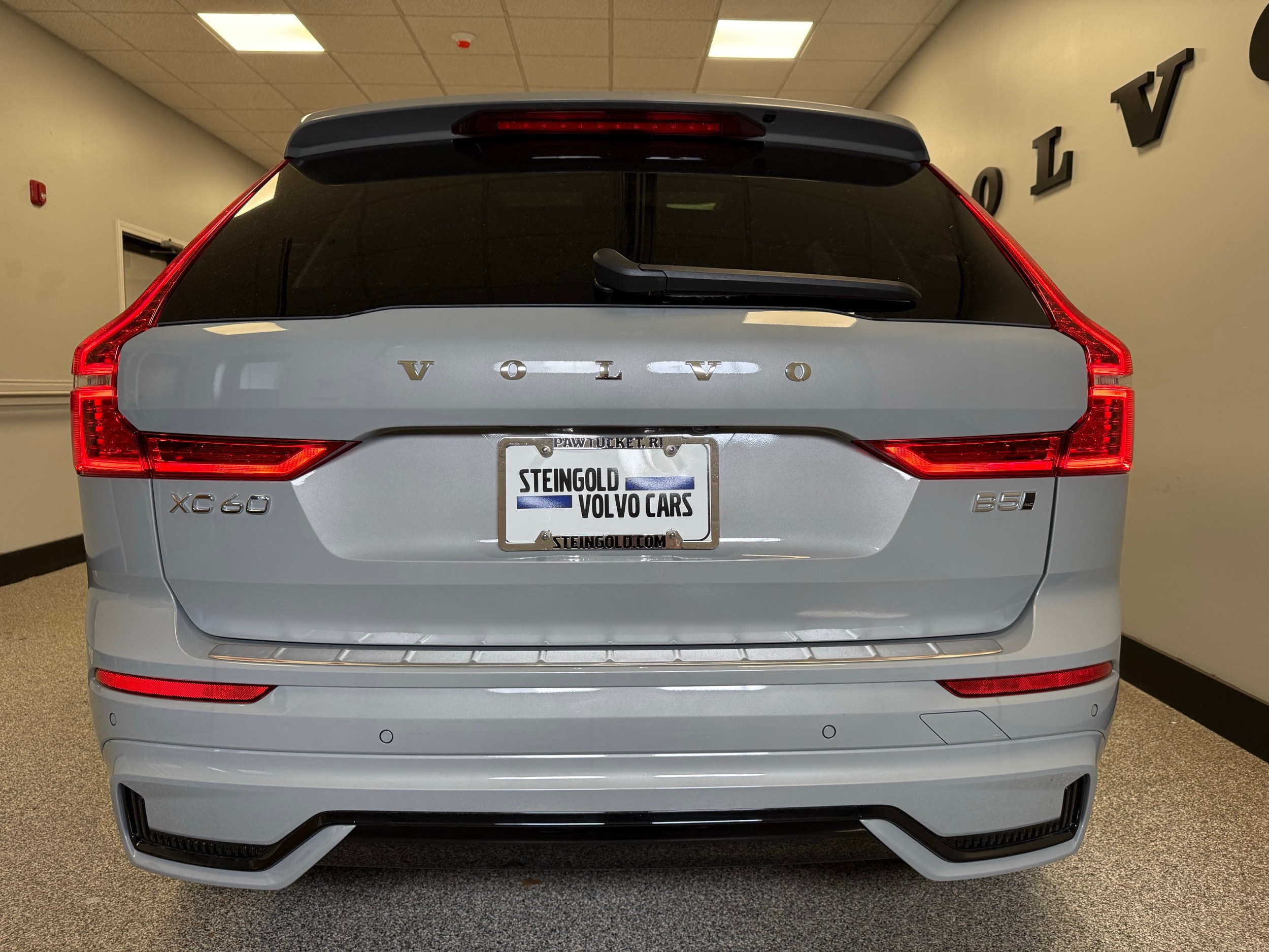 new 2025 Volvo XC60 car, priced at $61,400