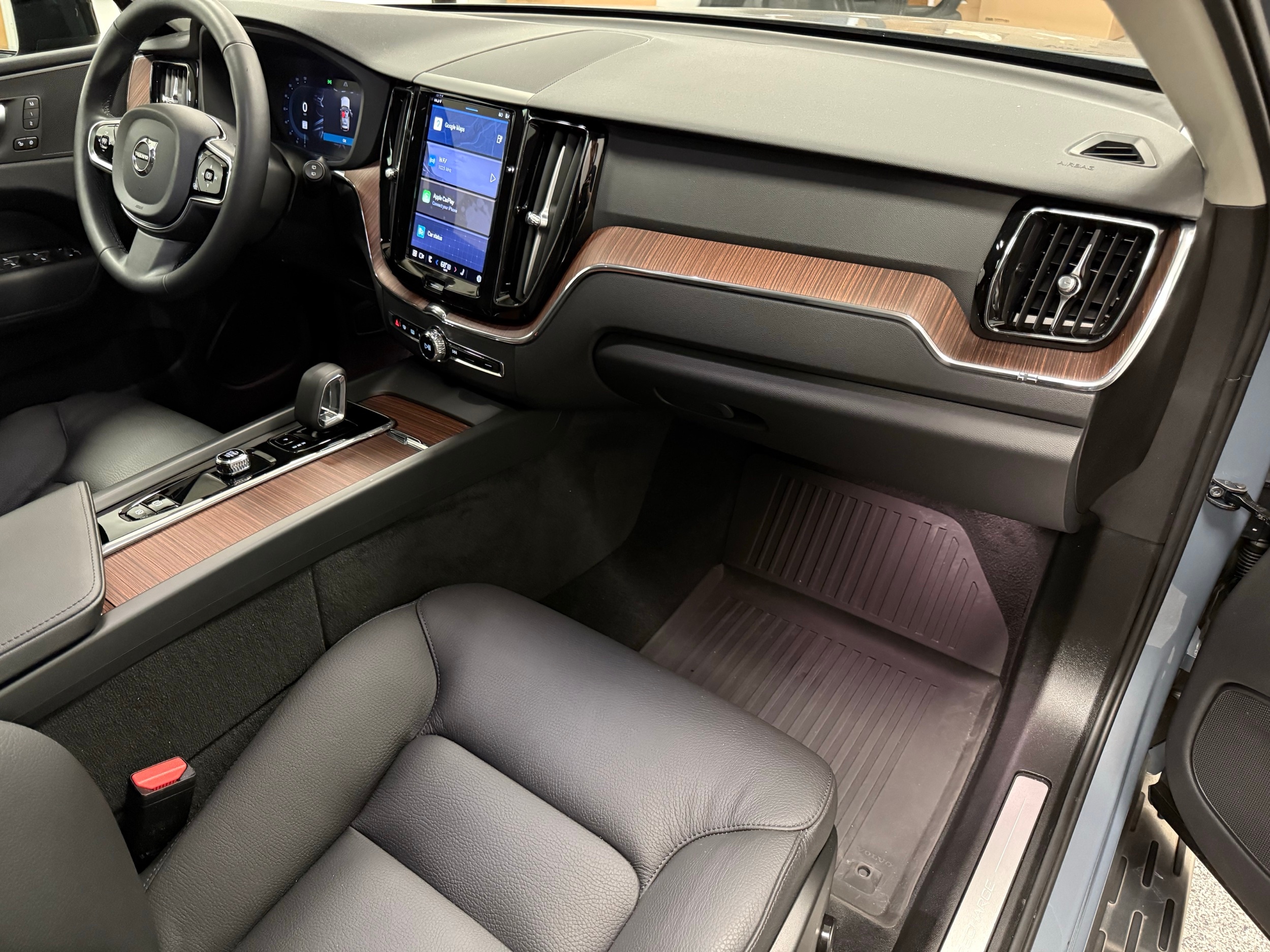 new 2024 Volvo XC60 plug-in hybrid car, priced at $59,920