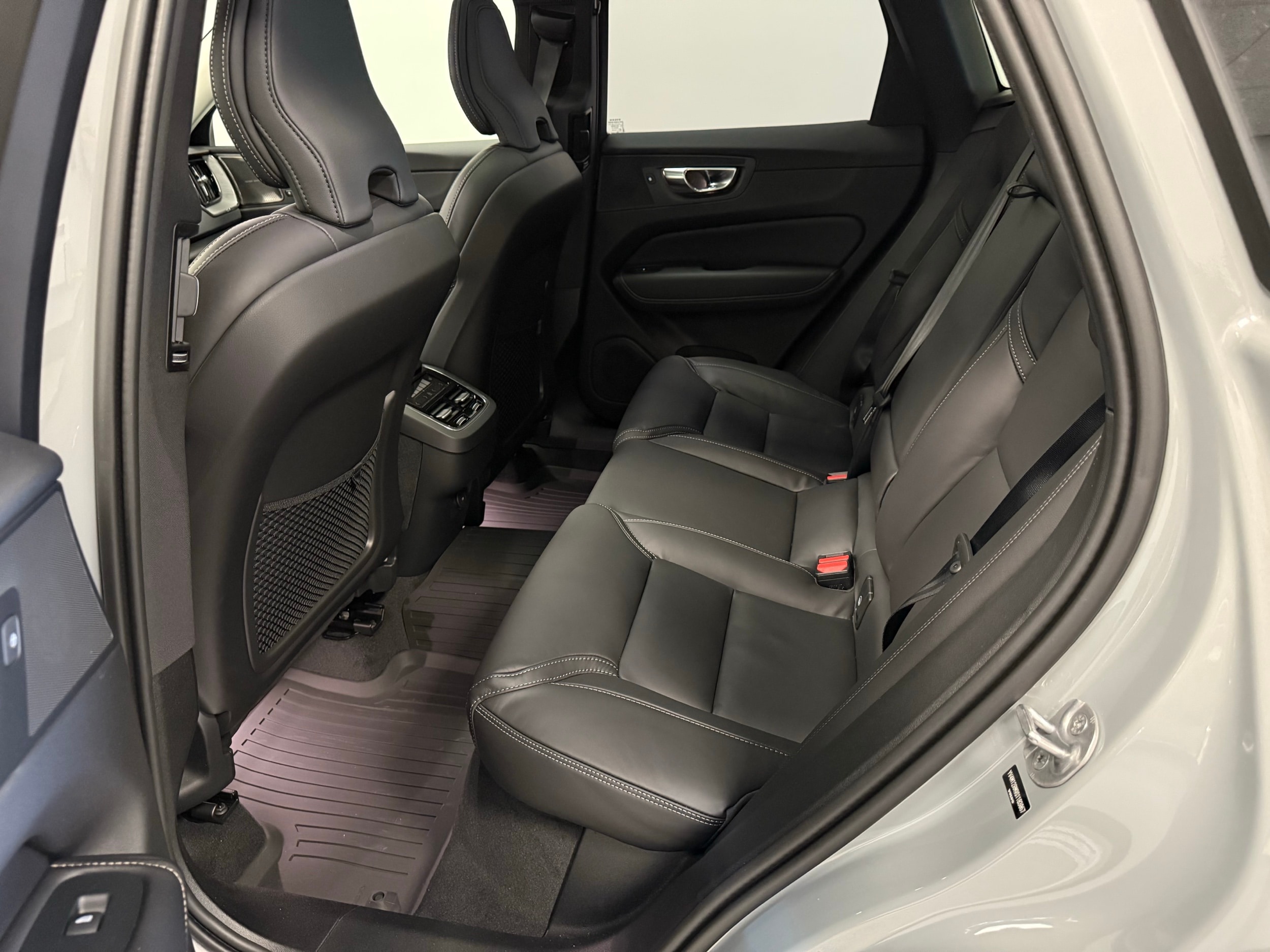 new 2025 Volvo XC60 car, priced at $61,400
