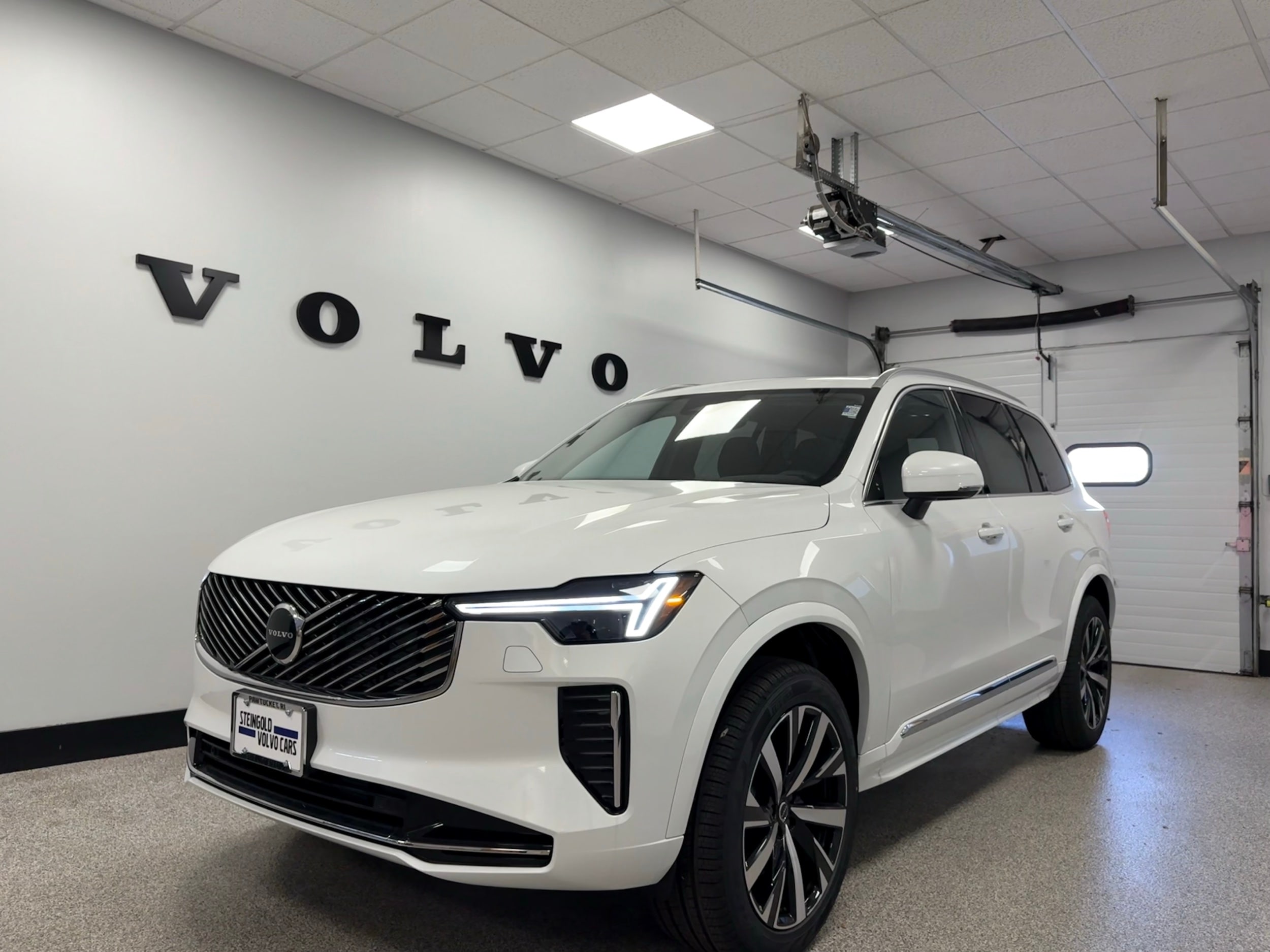 new 2025 Volvo XC90 car, priced at $61,795