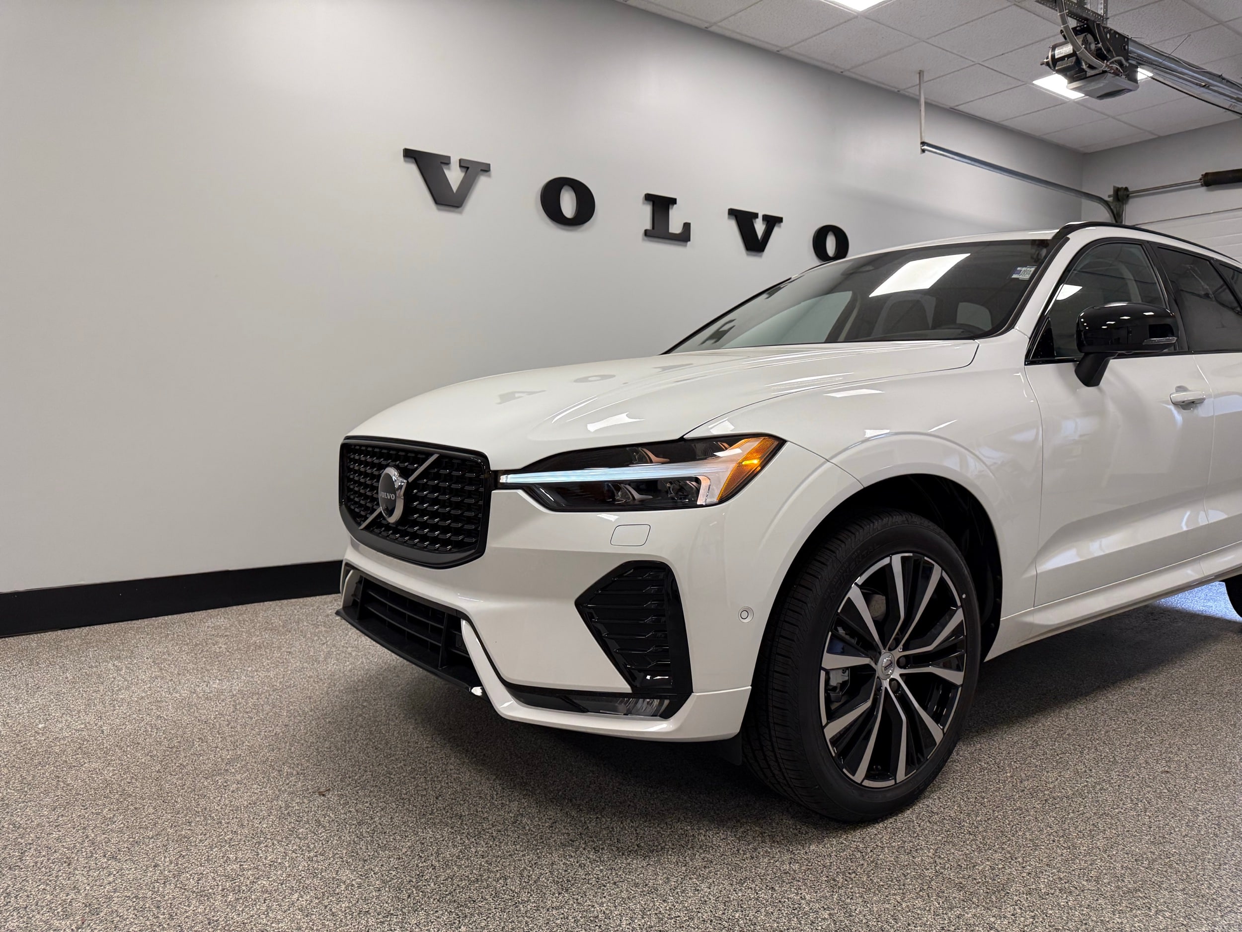 new 2025 Volvo XC60 car, priced at $55,360