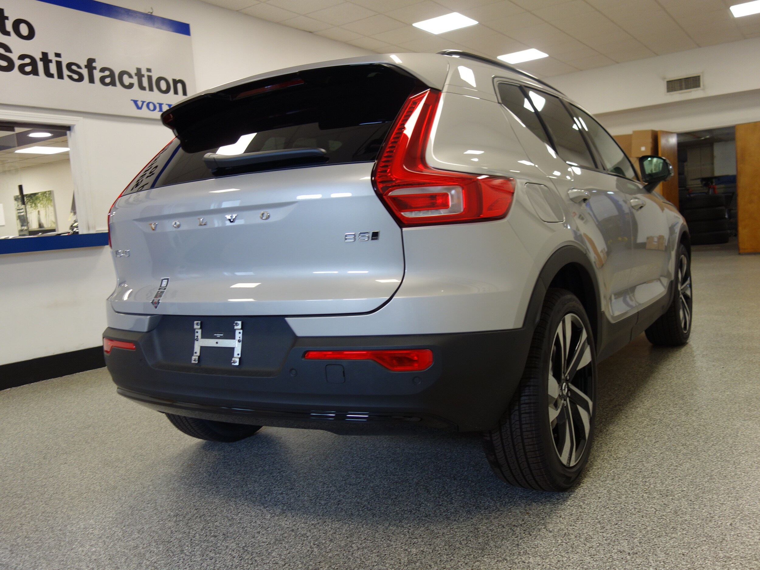 new 2025 Volvo XC40 car, priced at $51,040