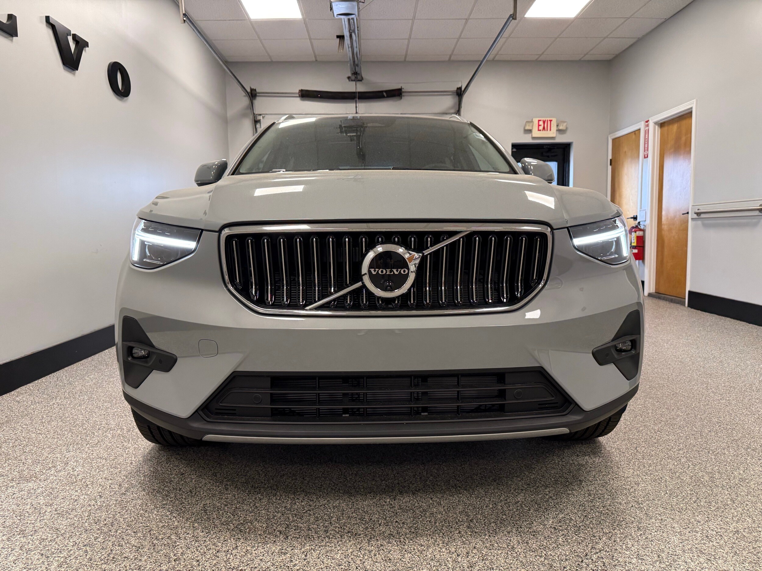 new 2025 Volvo XC40 car, priced at $48,335