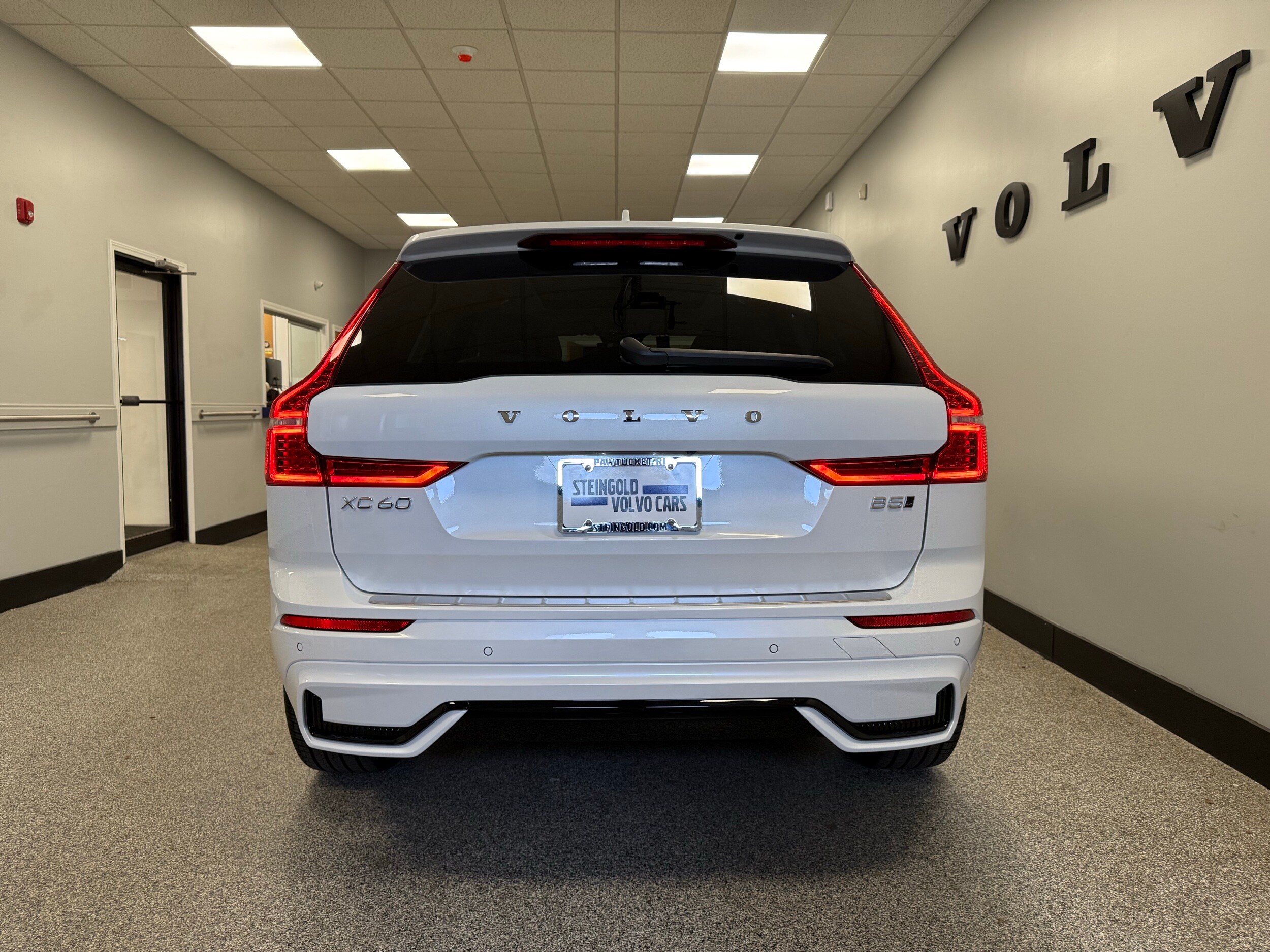 new 2025 Volvo XC60 car, priced at $60,660