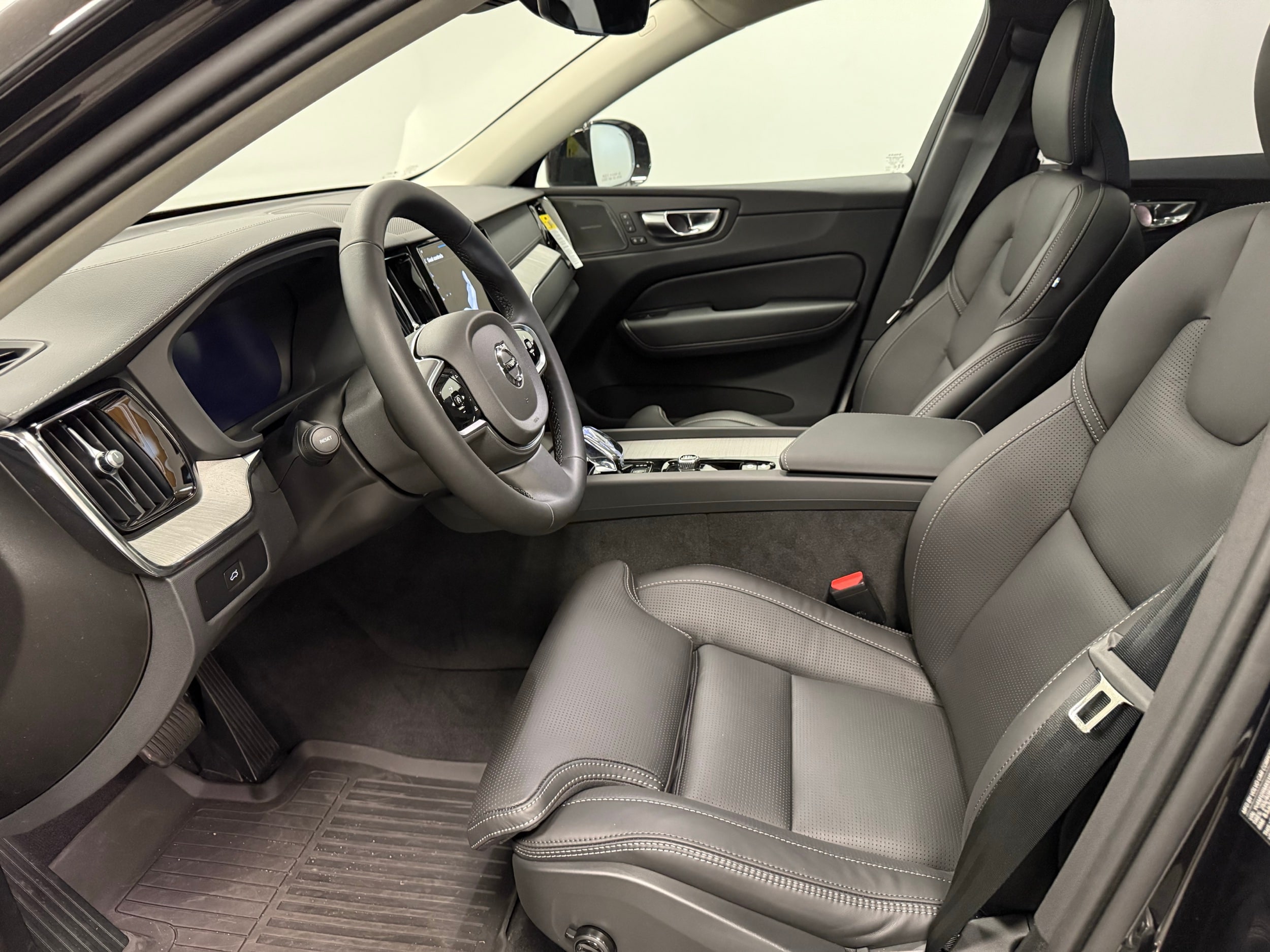 new 2025 Volvo XC60 car, priced at $61,005