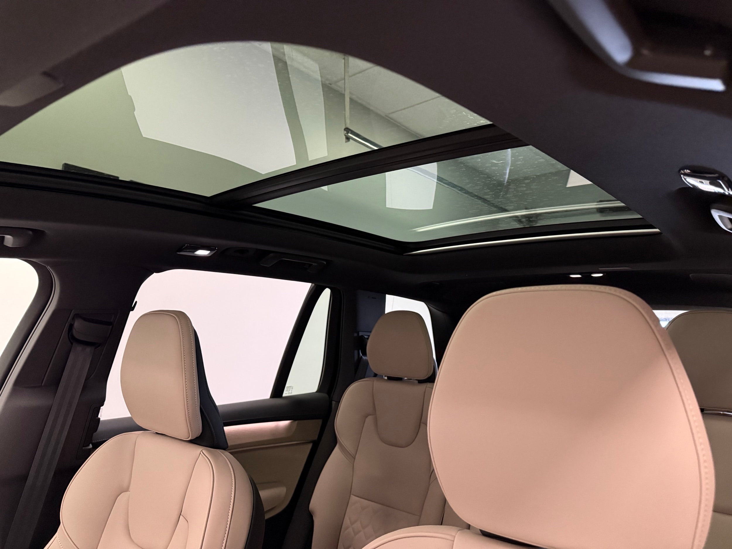 new 2025 Volvo XC90 car, priced at $68,245
