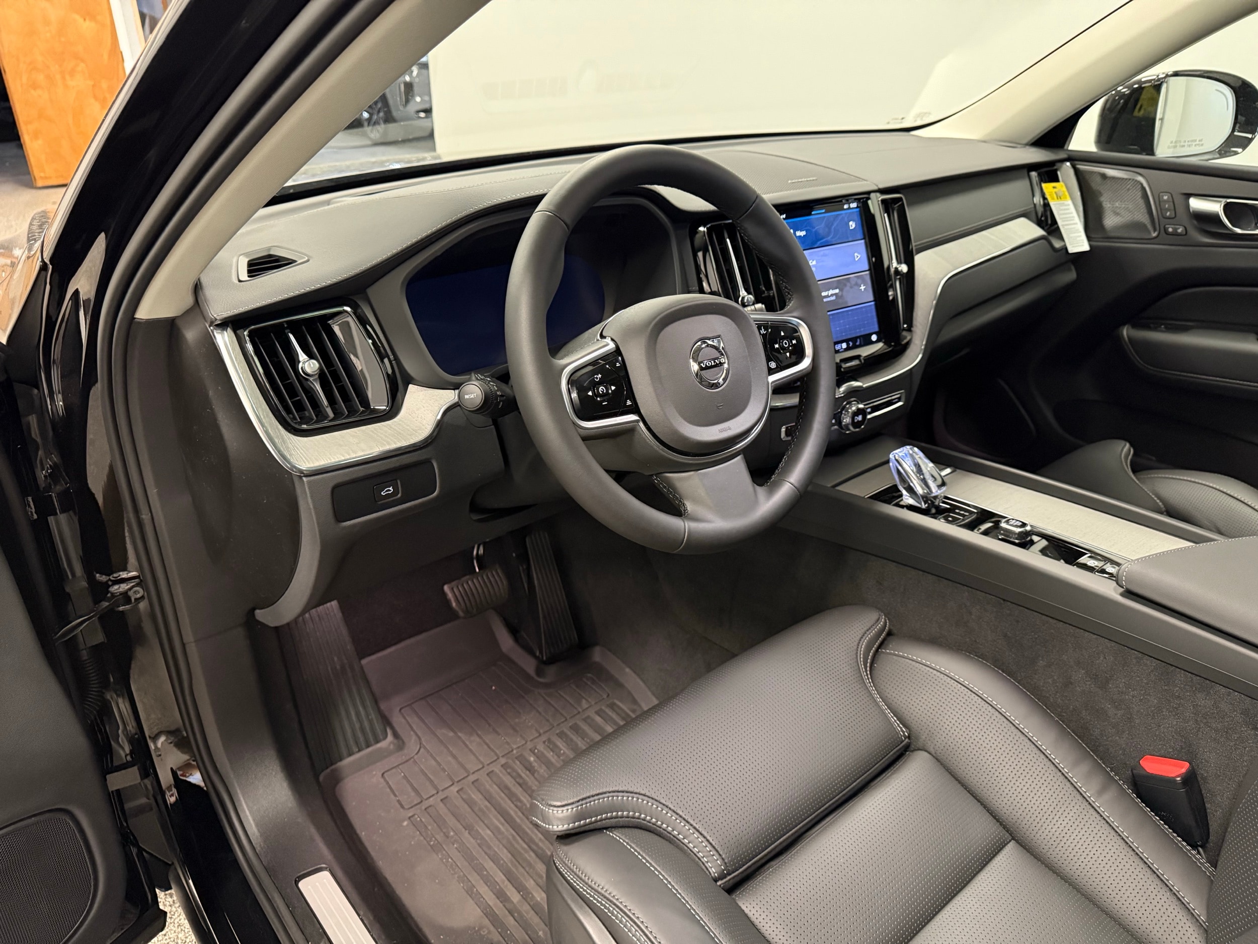 new 2025 Volvo XC60 car, priced at $61,005