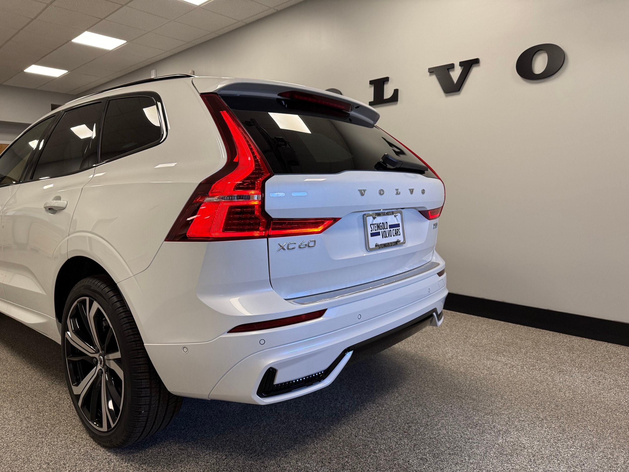 new 2025 Volvo XC60 car, priced at $60,660