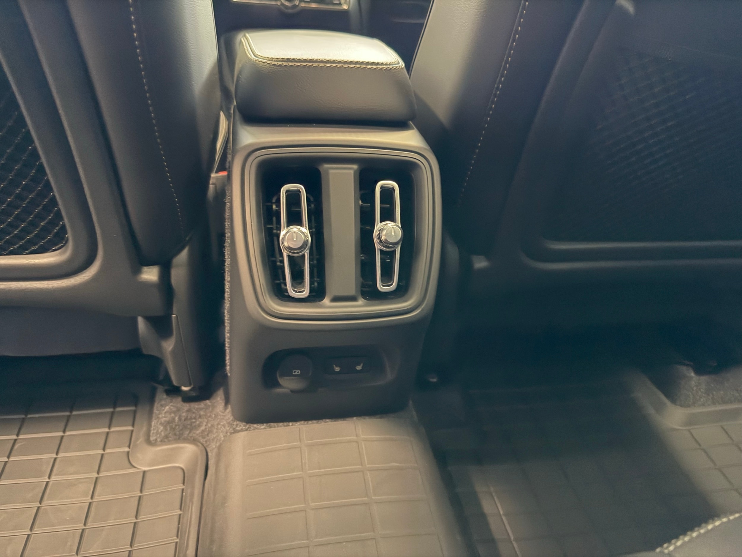 used 2025 Volvo XC40 car, priced at $39,500