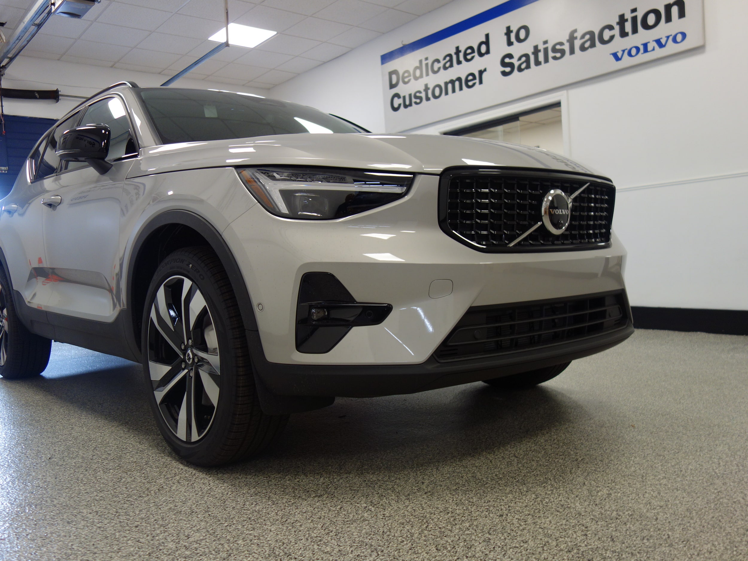 new 2025 Volvo XC40 car, priced at $51,040