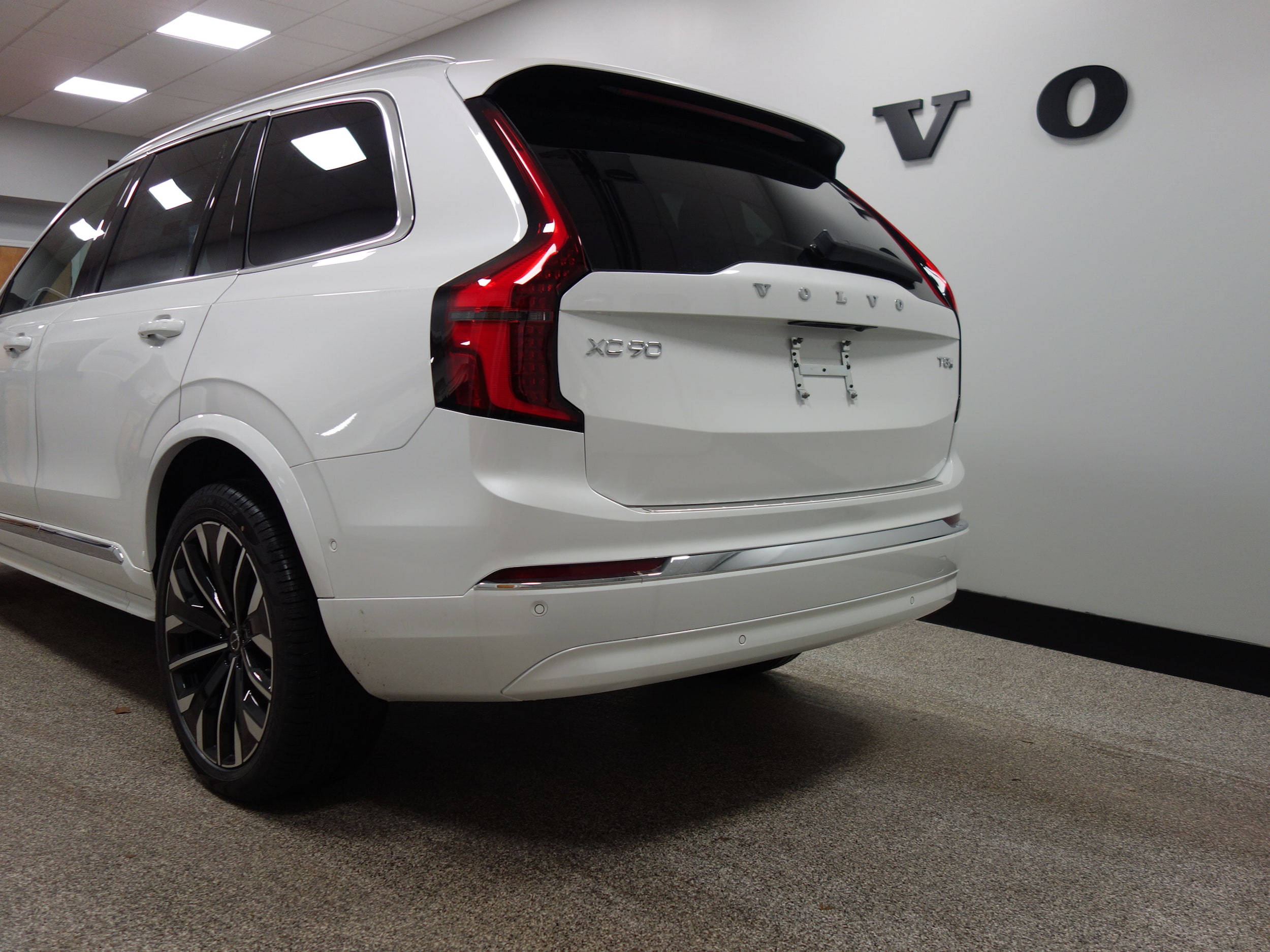 new 2025 Volvo XC90 plug-in hybrid car, priced at $82,405