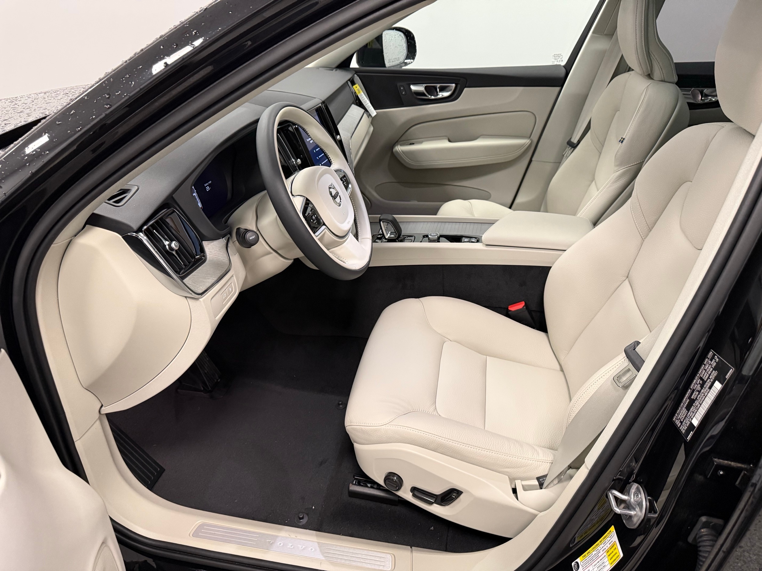 new 2025 Volvo XC60 plug-in hybrid car, priced at $66,235