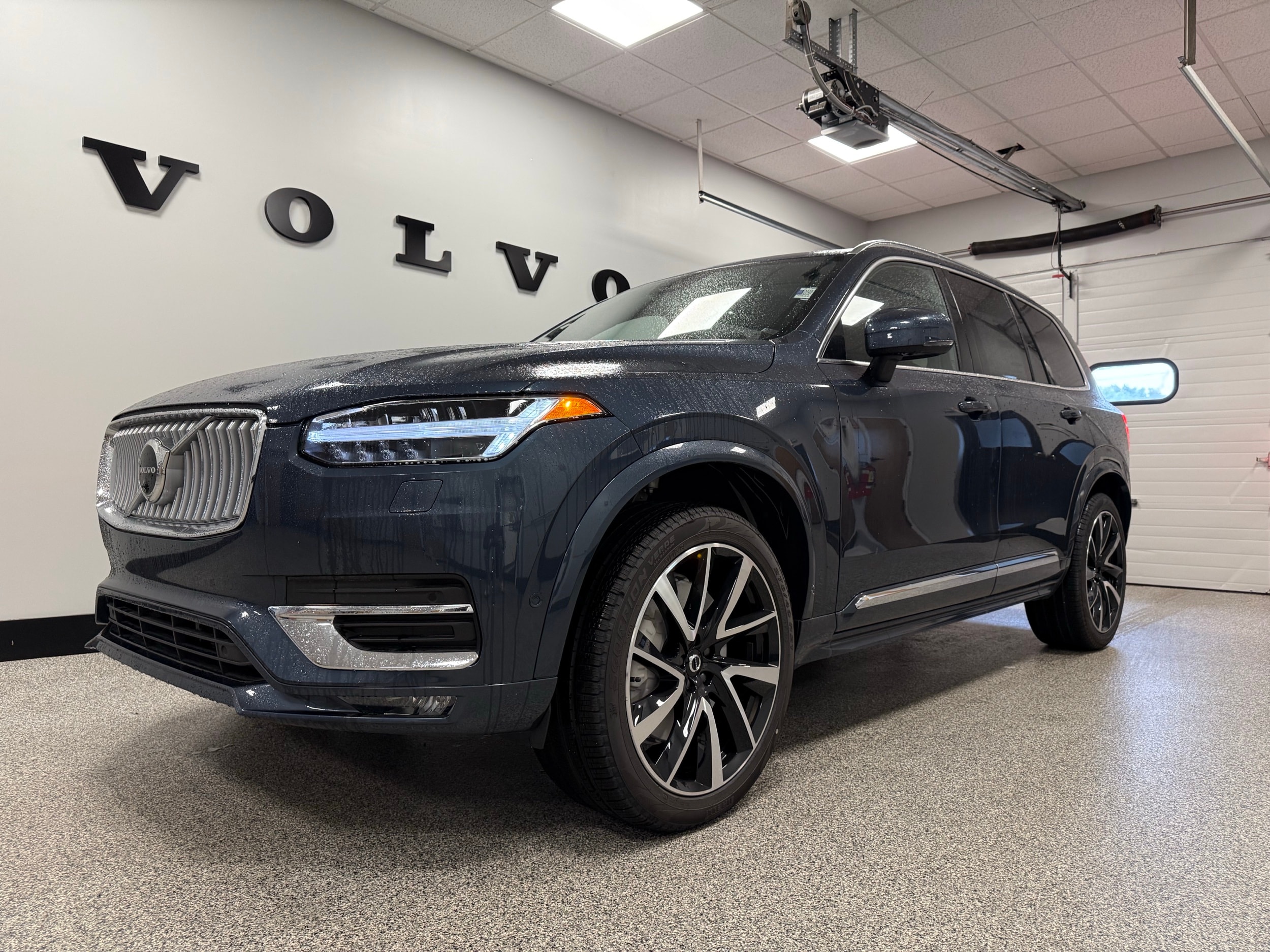 new 2025 Volvo XC90 car, priced at $69,450