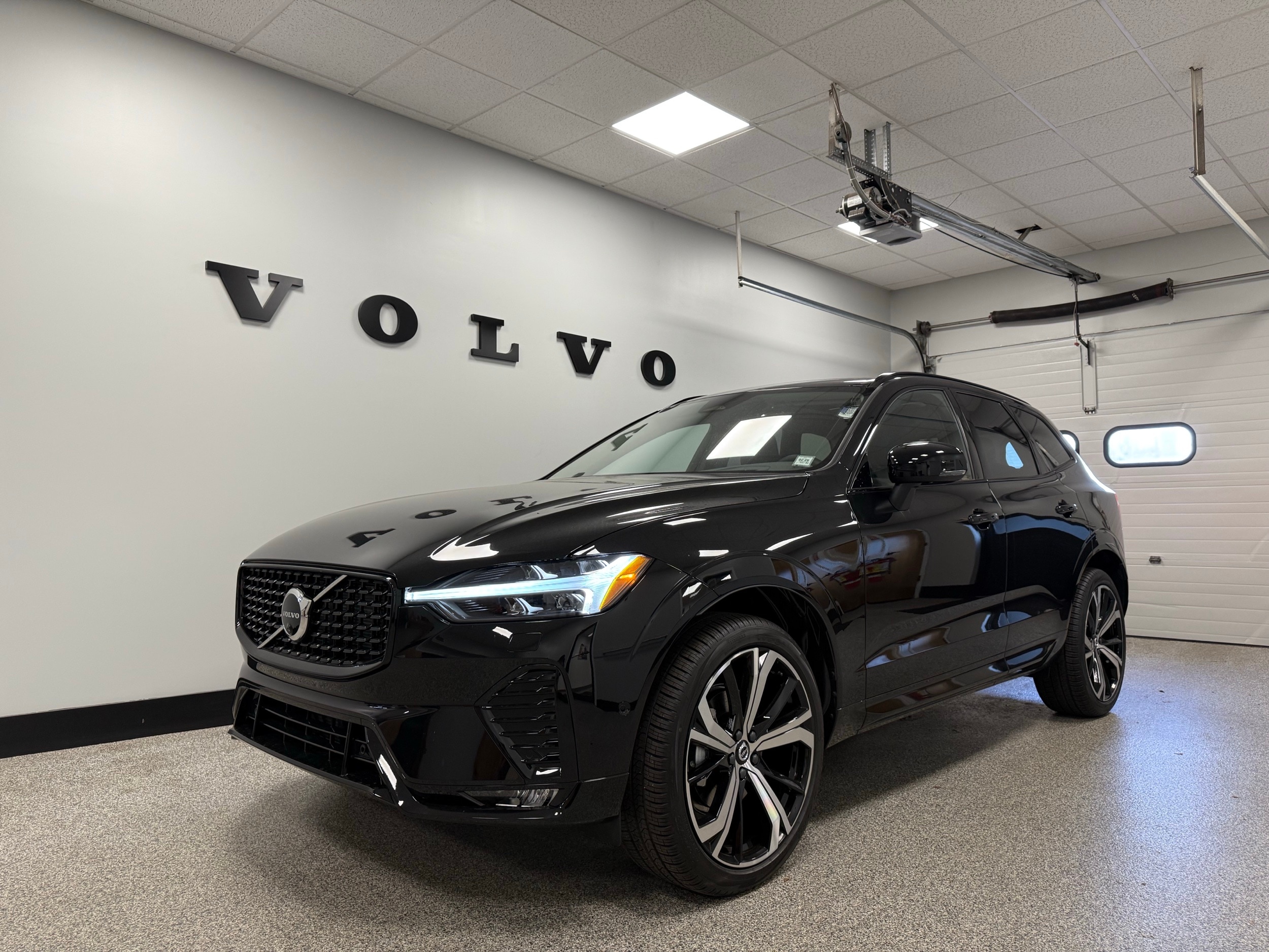 new 2025 Volvo XC60 car, priced at $61,005