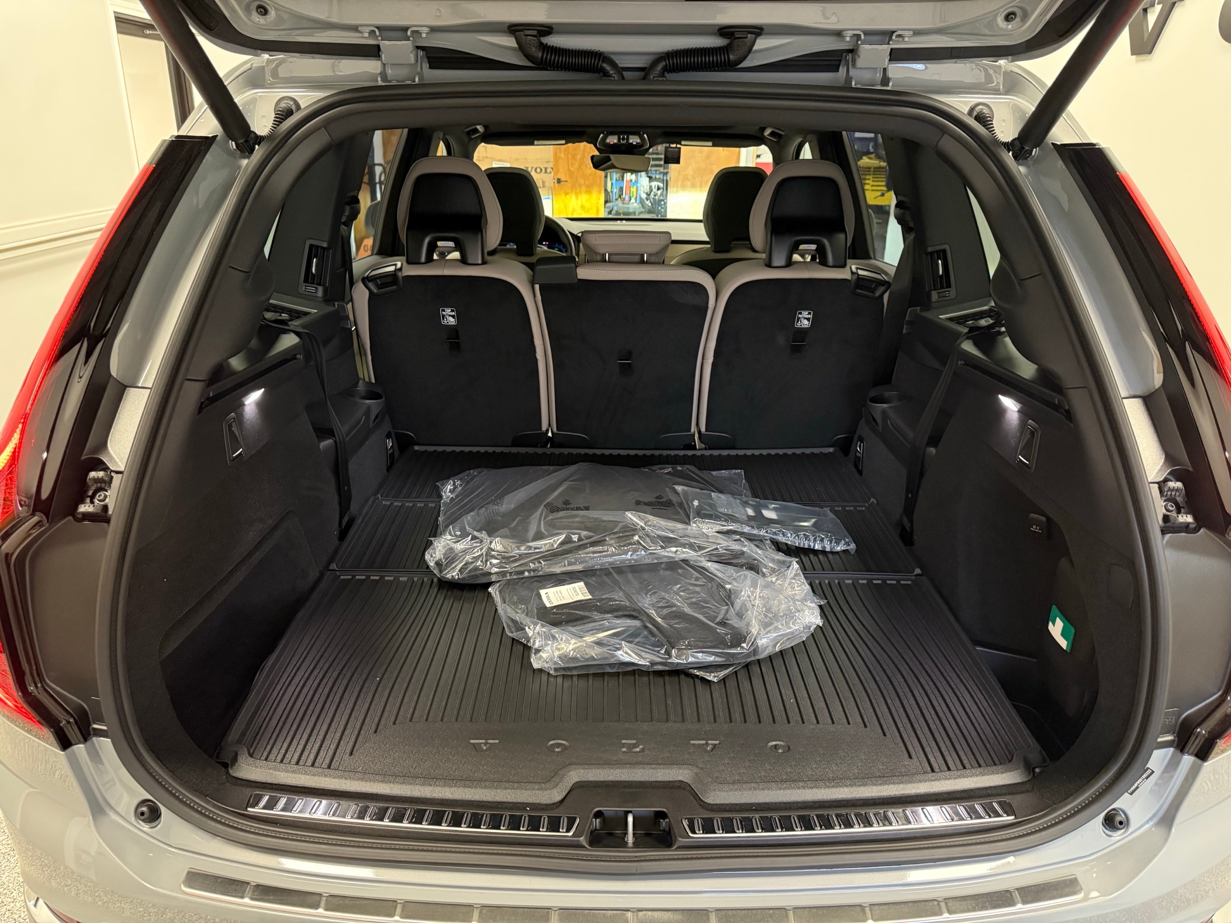 new 2025 Volvo XC90 plug-in hybrid car, priced at $78,805