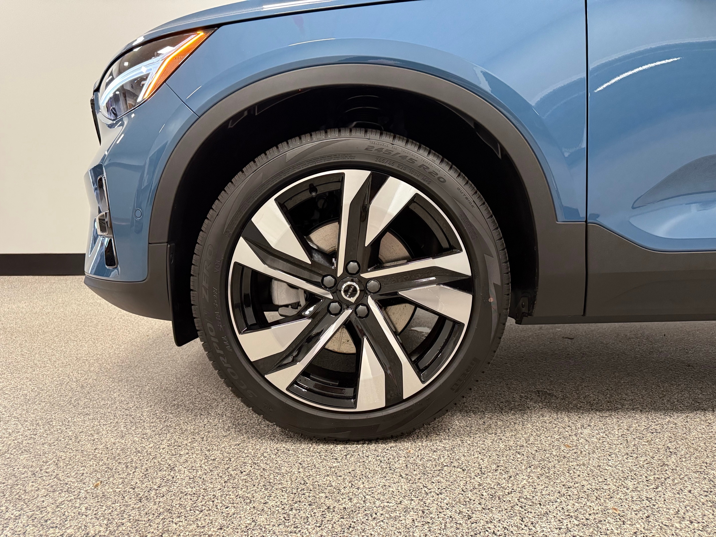 new 2025 Volvo XC40 car, priced at $49,810