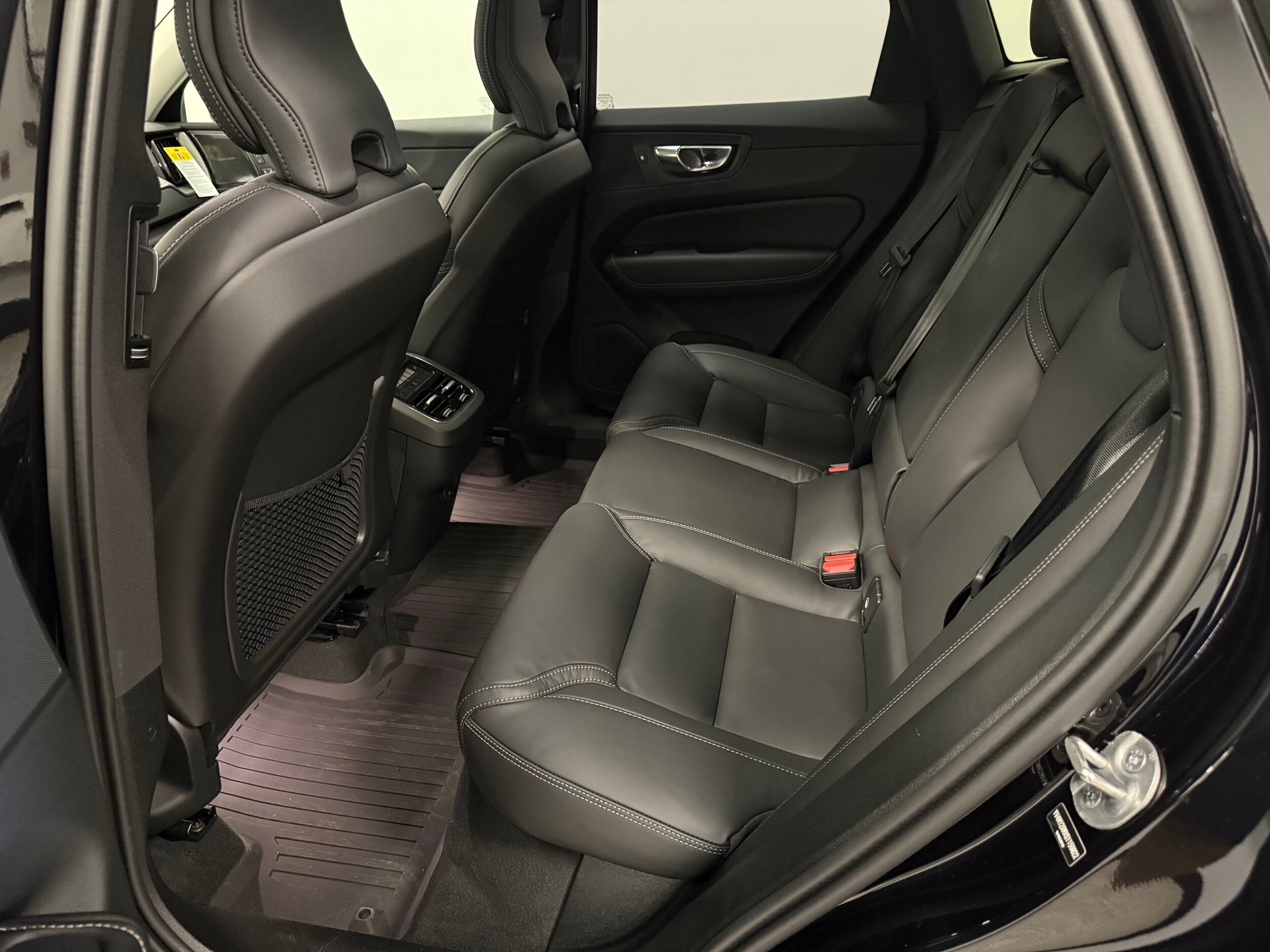 new 2025 Volvo XC60 car, priced at $61,005
