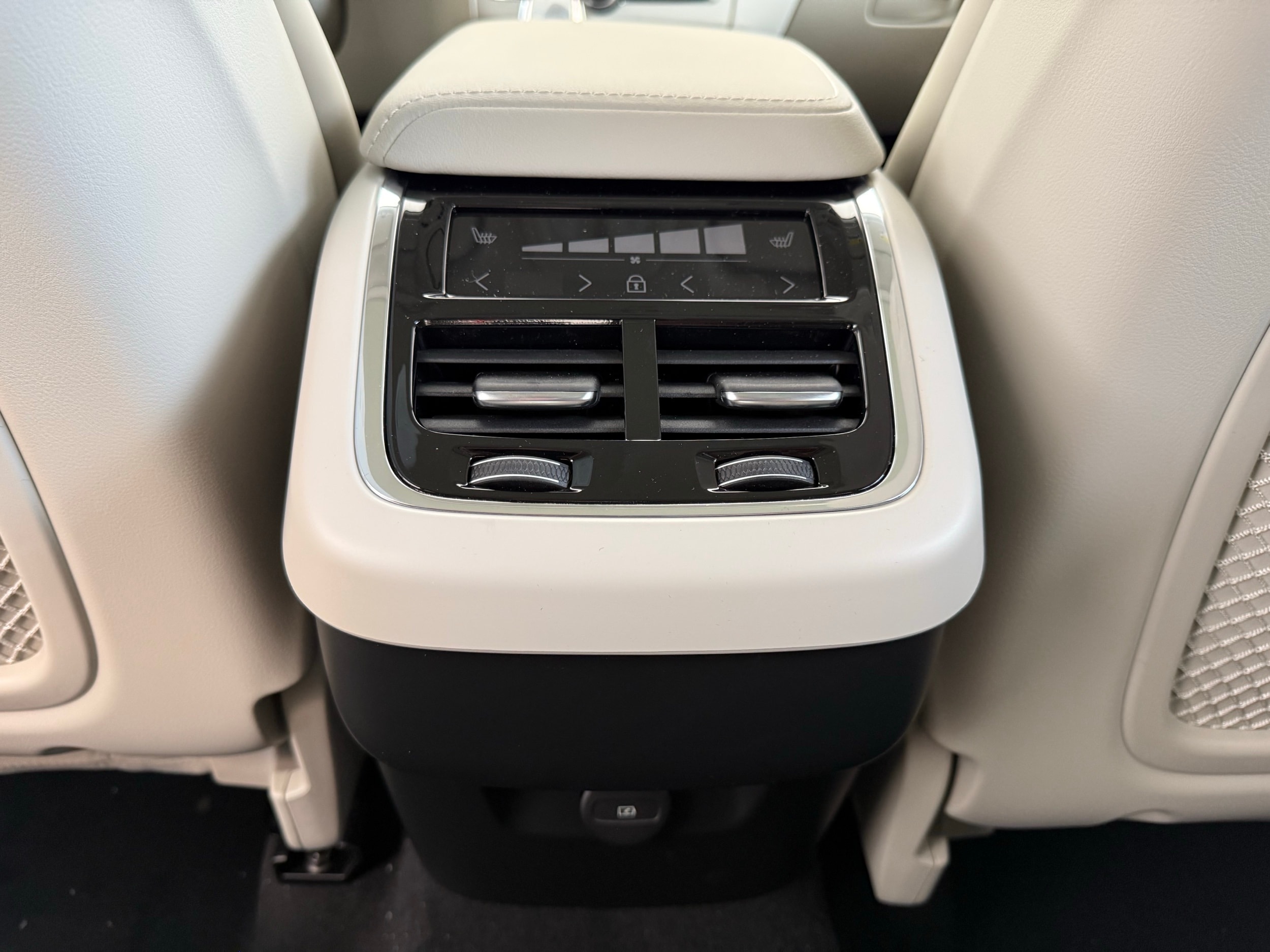 new 2026 Volvo XC60 car, priced at $63,935