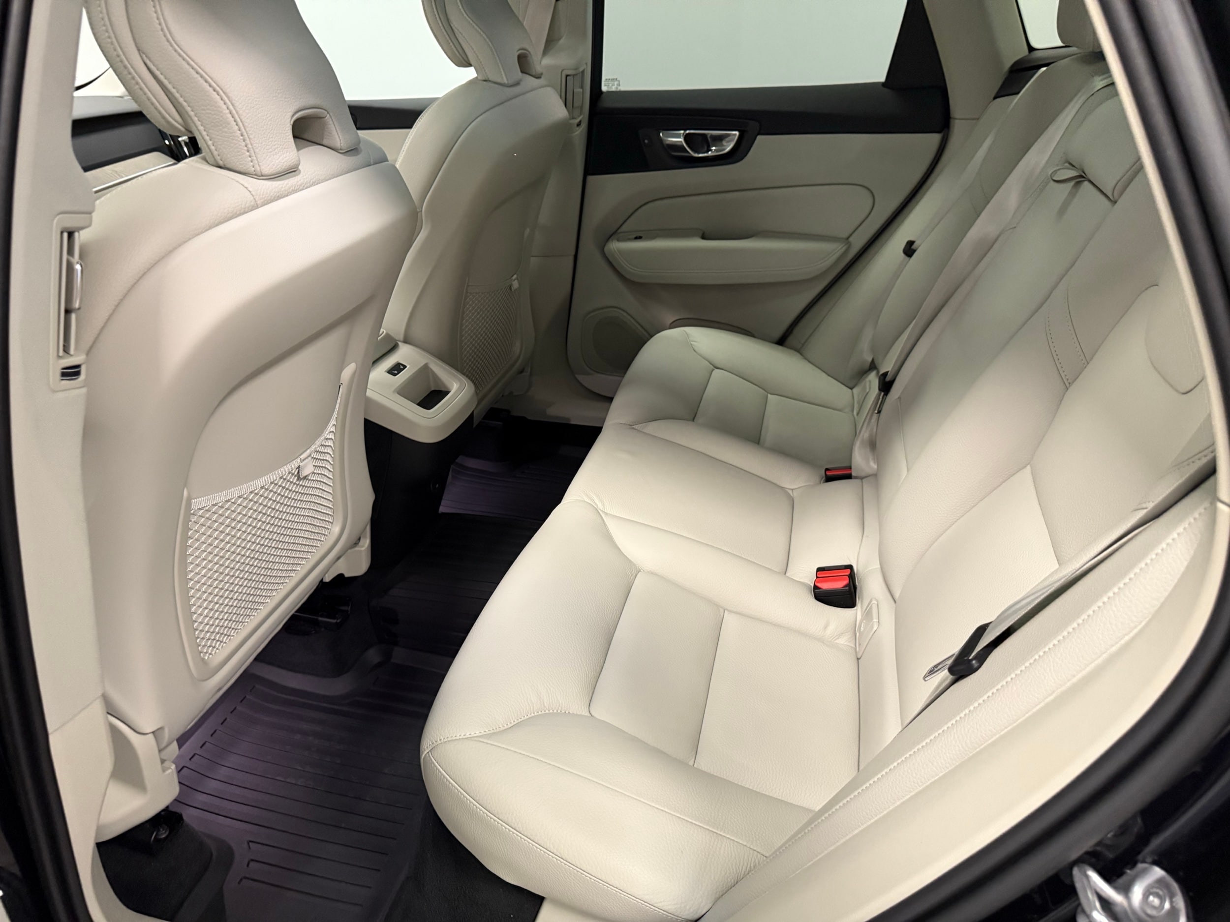 used 2023 Volvo XC60 car, priced at $43,500