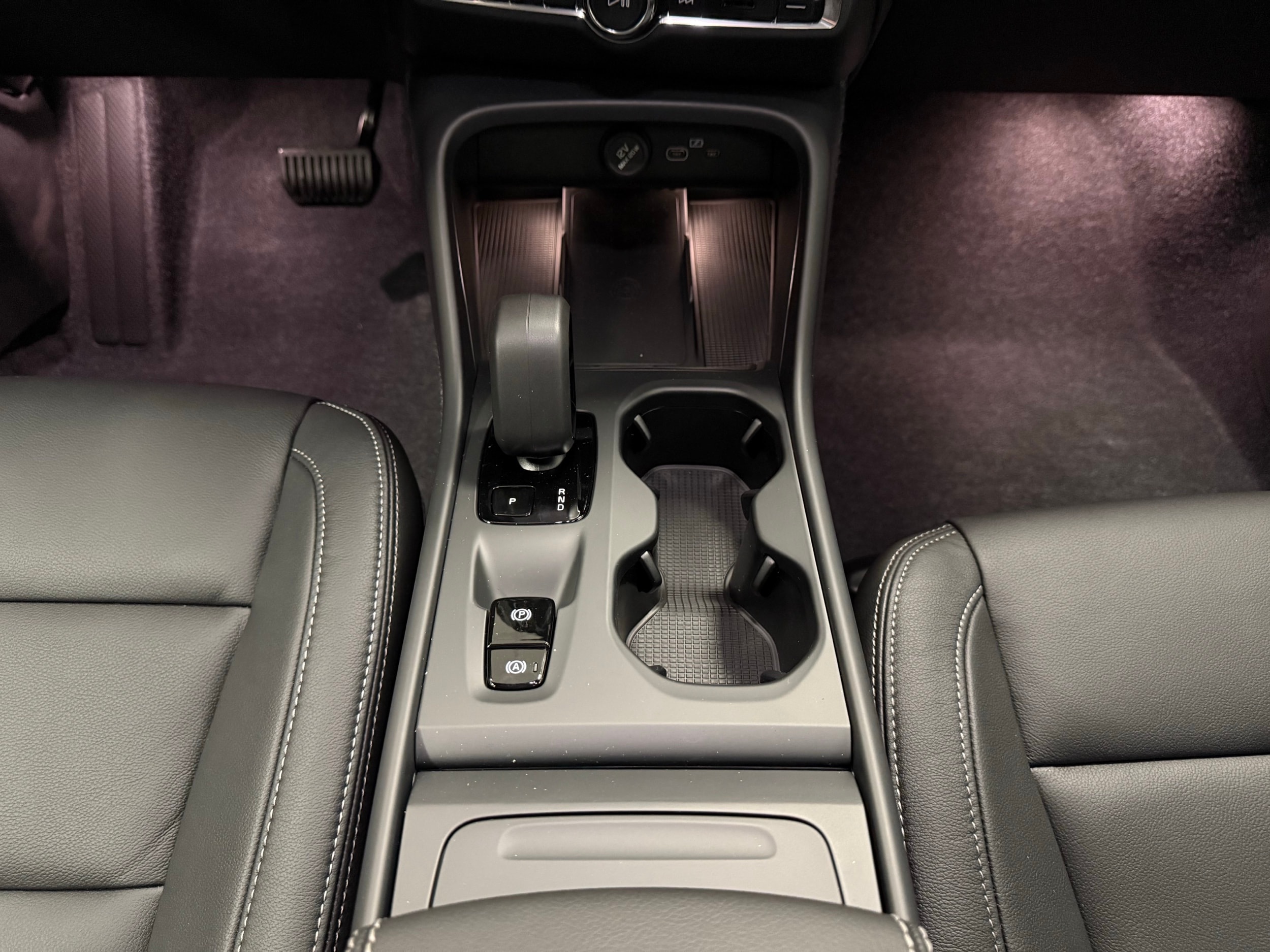 new 2025 Volvo XC40 car, priced at $46,035