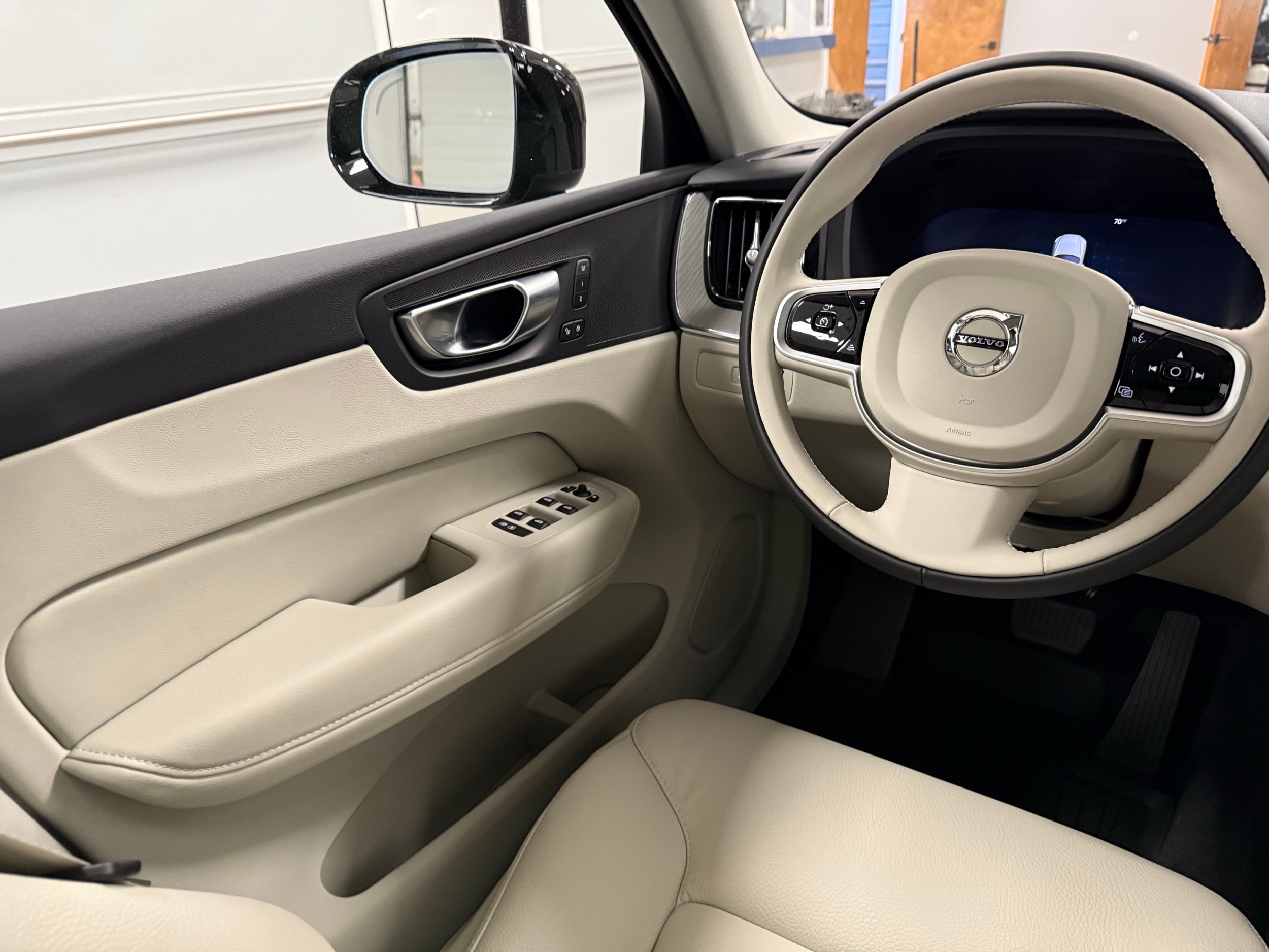 new 2025 Volvo XC60 car, priced at $55,360
