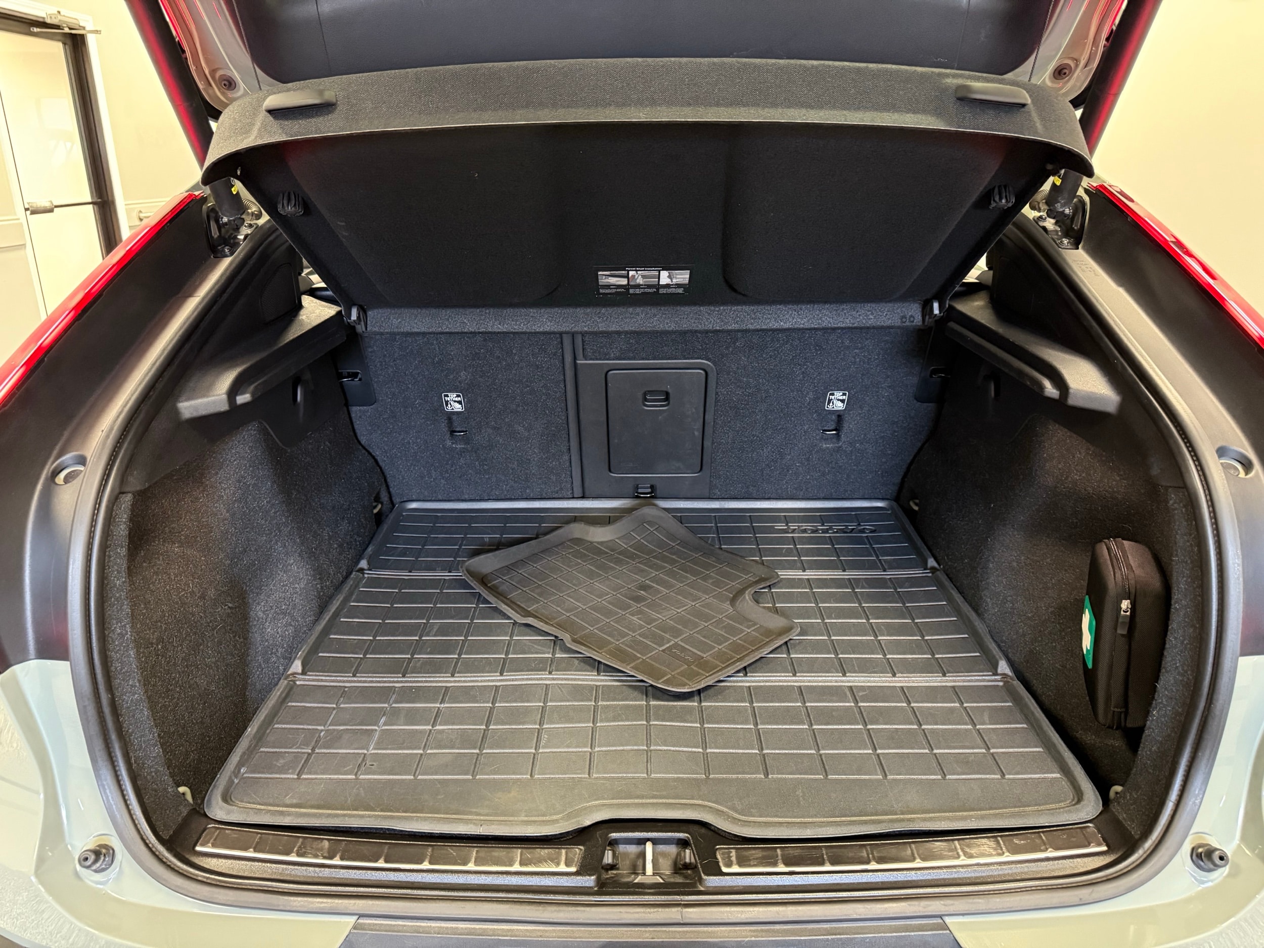 used 2024 Volvo C40 Recharge Pure Electric car, priced at $39,500