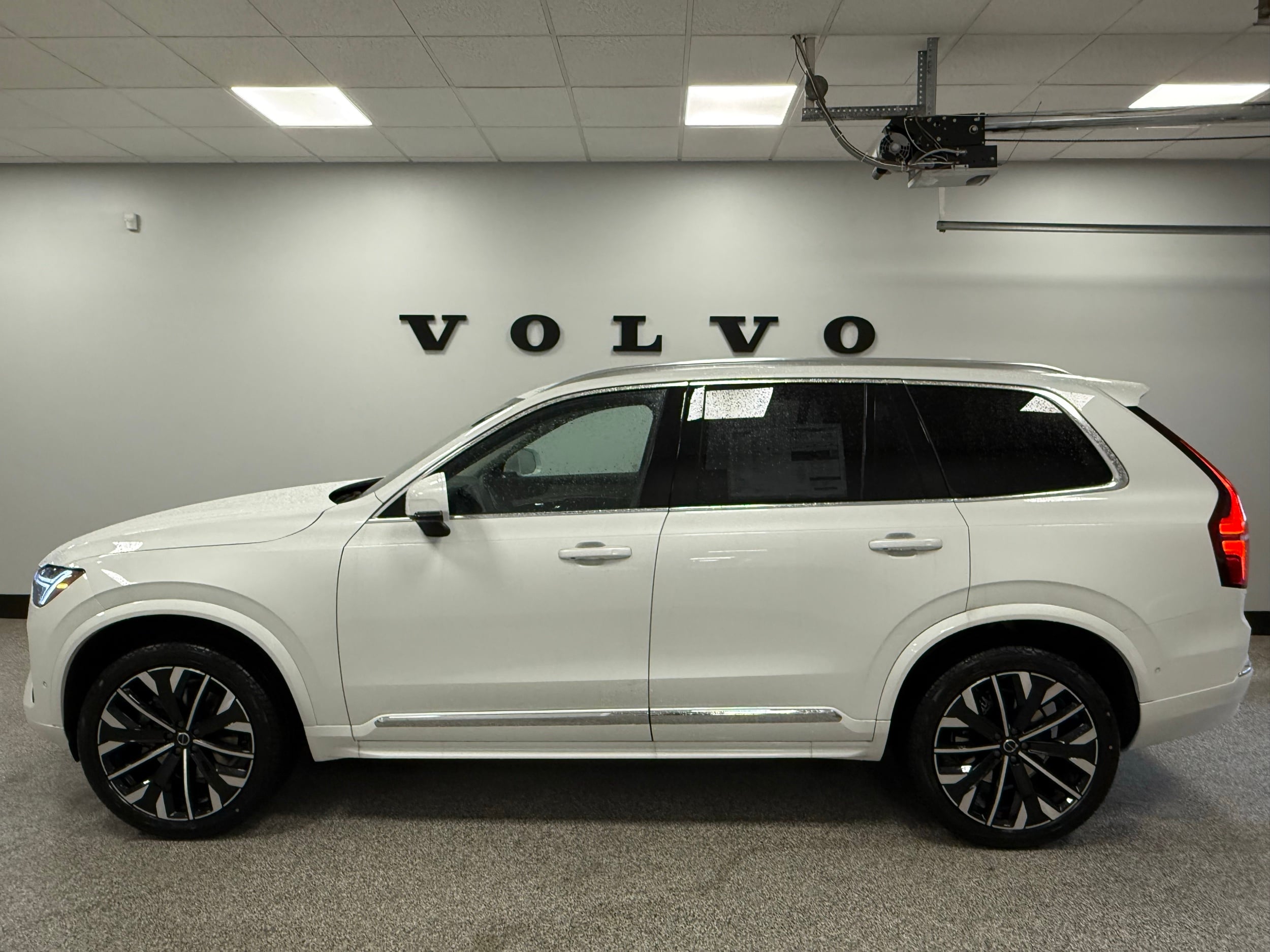 new 2025 Volvo XC90 car, priced at $69,155