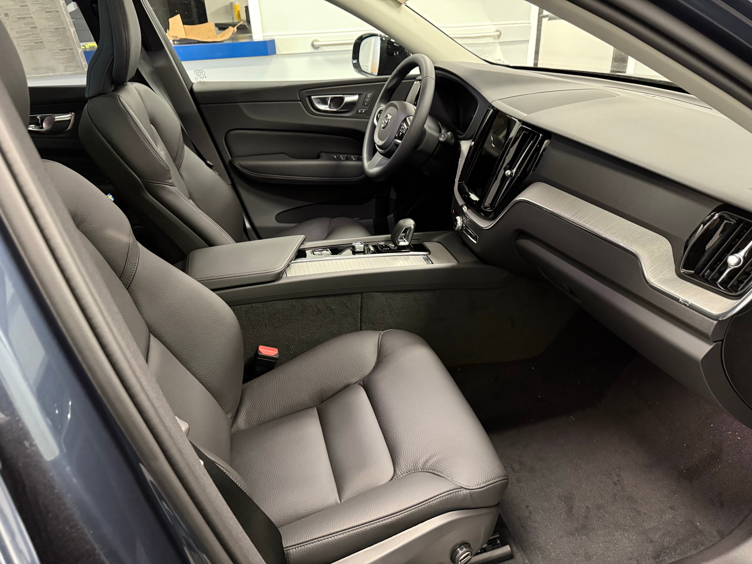 new 2025 Volvo XC60 car, priced at $55,335