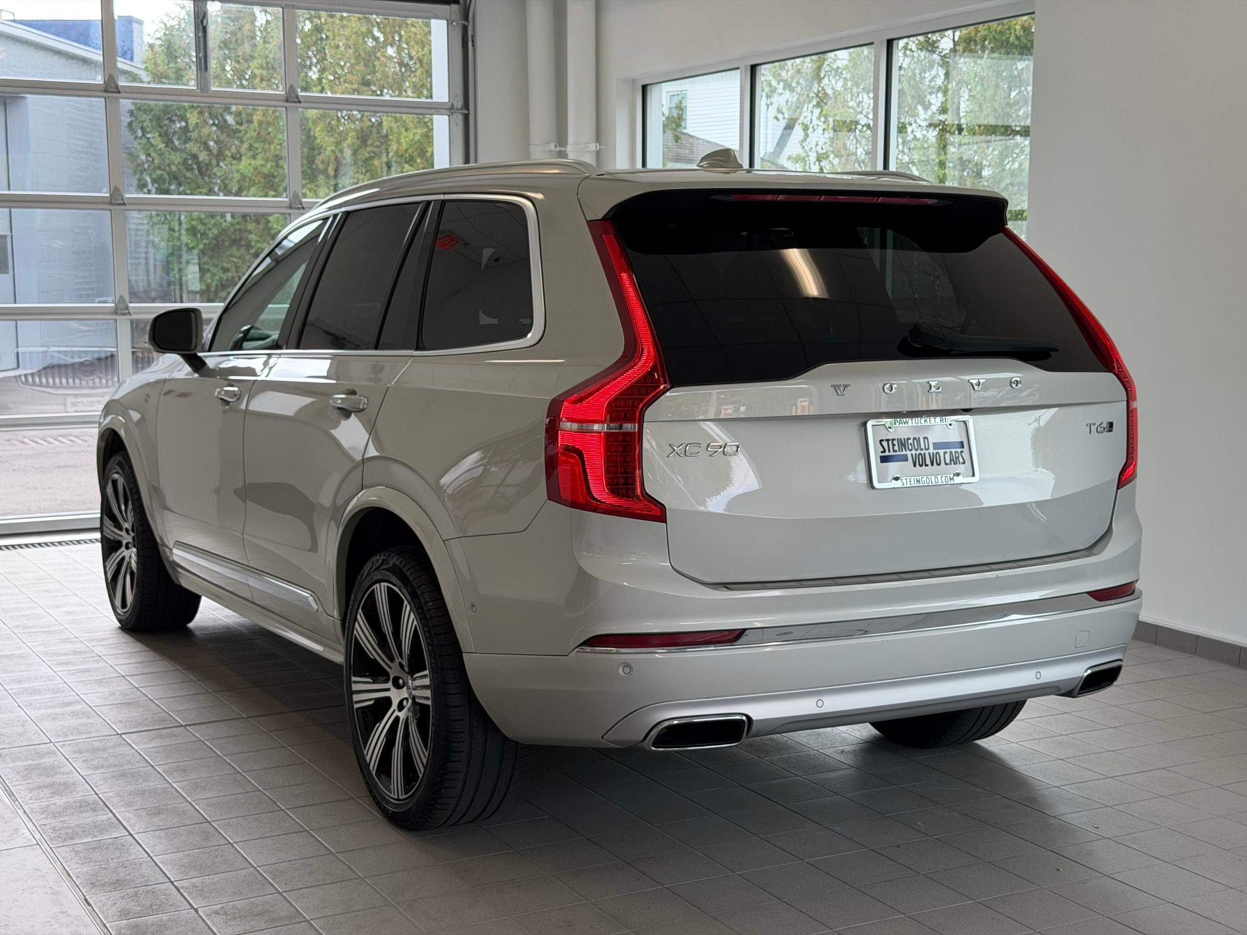 used 2021 Volvo XC90 car, priced at $38,400