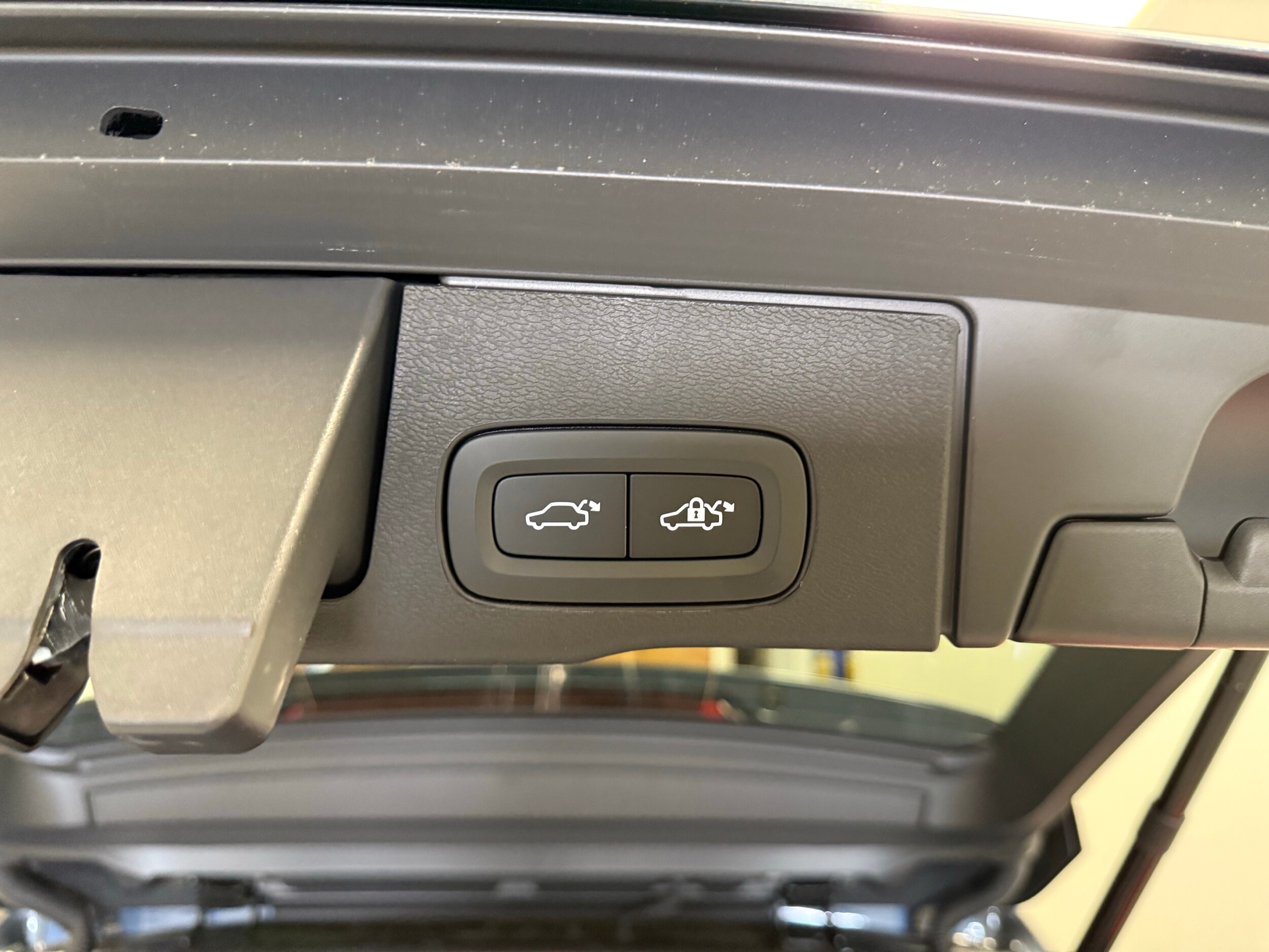 new 2025 Volvo XC60 car, priced at $55,335