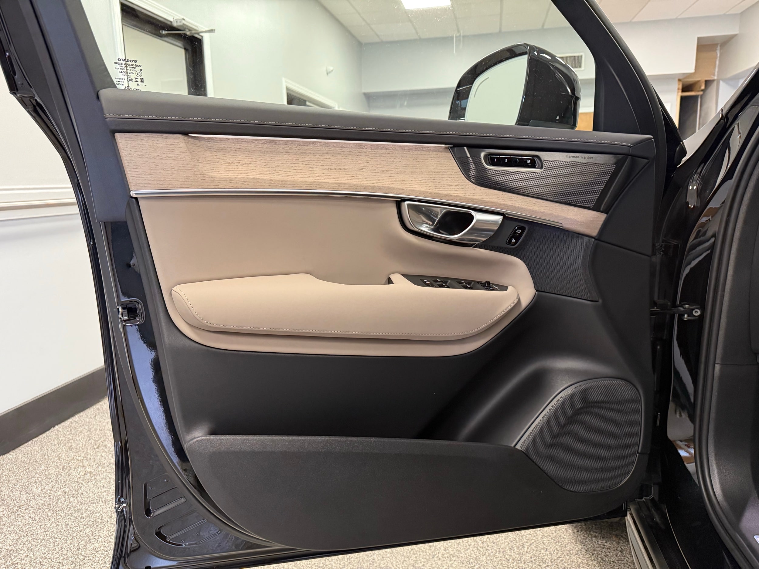 new 2025 Volvo XC90 plug-in hybrid car, priced at $77,895