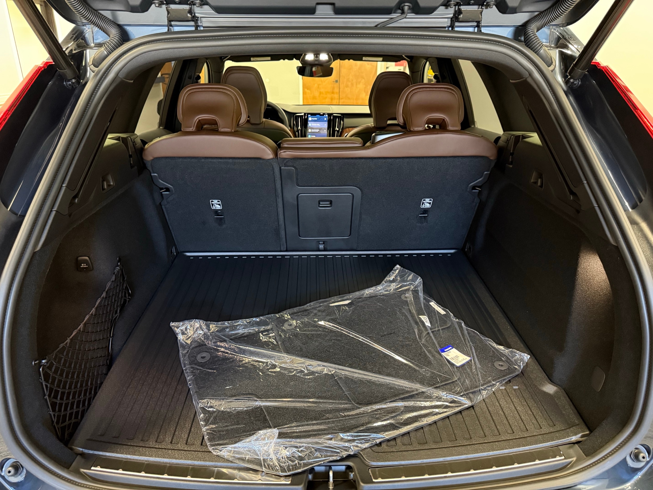 new 2025 Volvo XC60 car, priced at $59,645