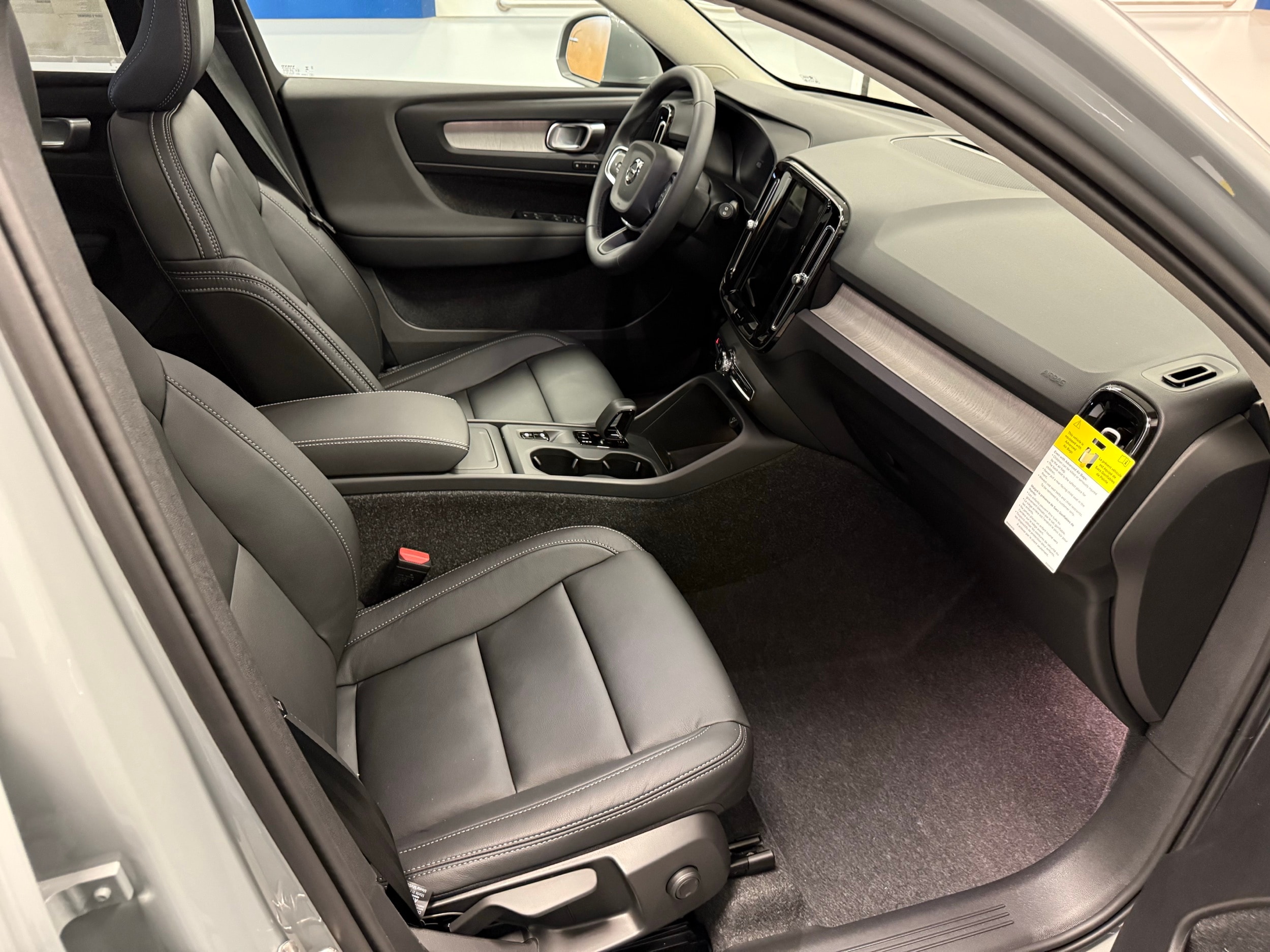 new 2025 Volvo XC40 car, priced at $46,035