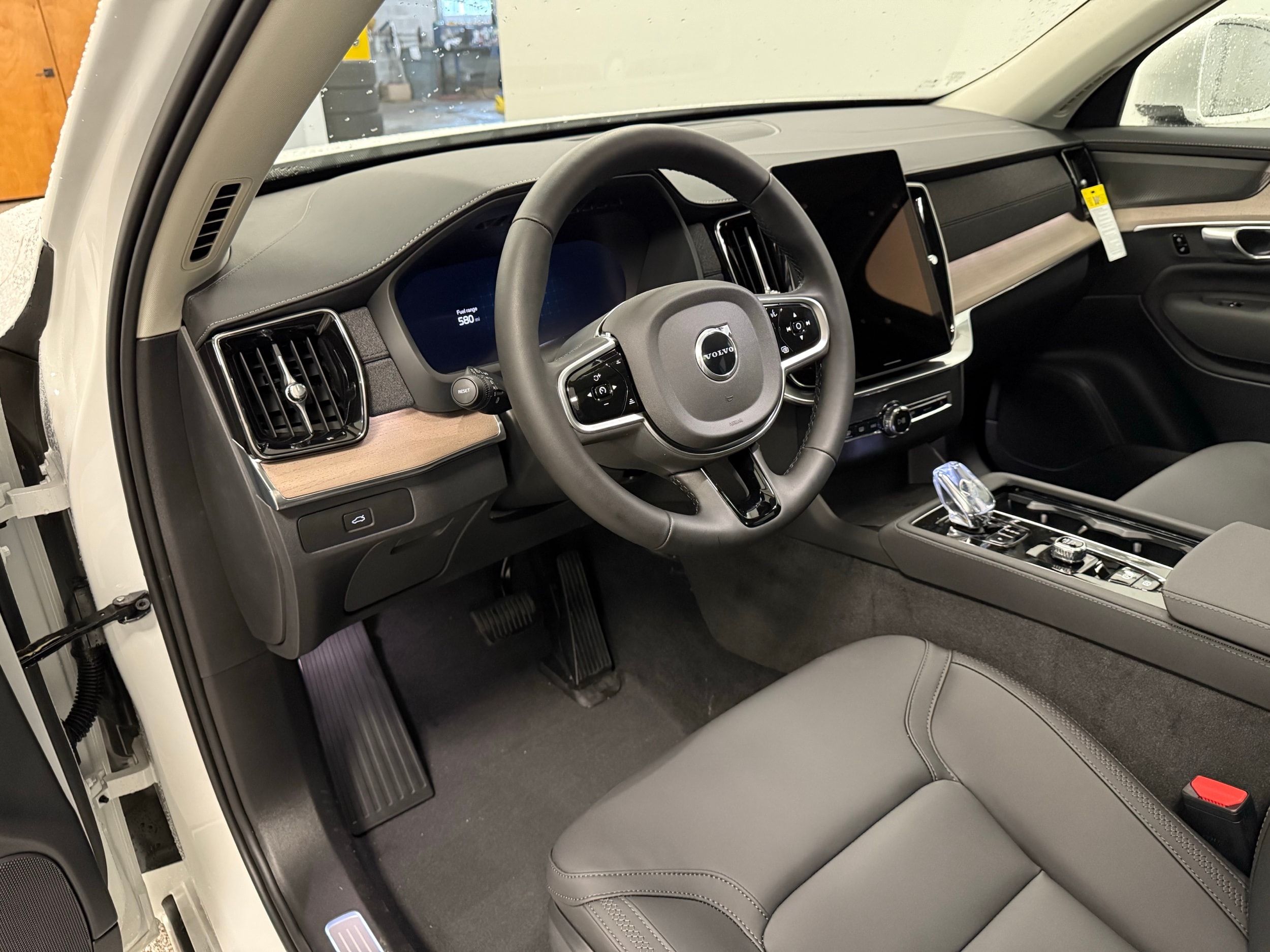 new 2025 Volvo XC90 car, priced at $69,155