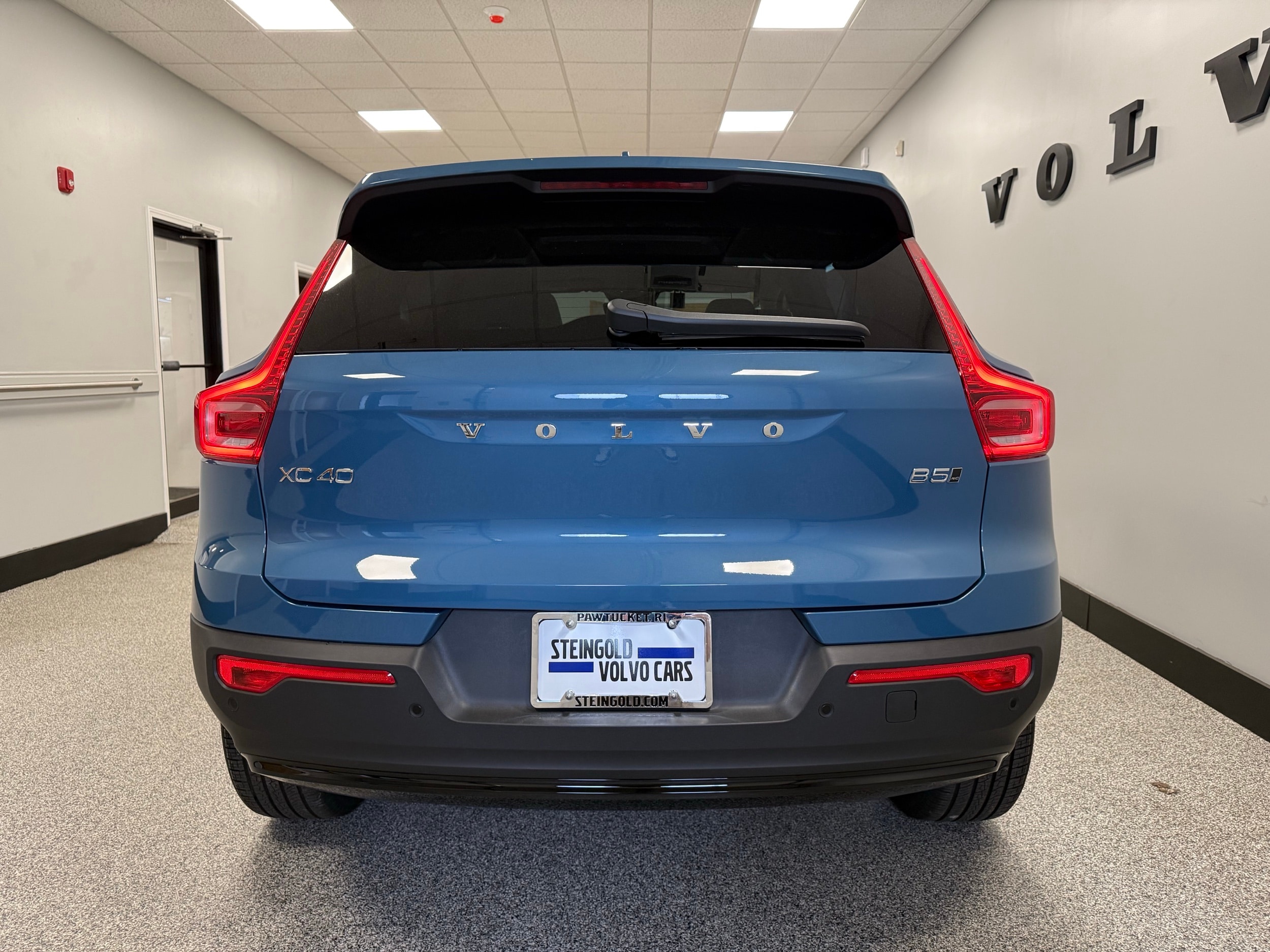 new 2025 Volvo XC40 car, priced at $49,810