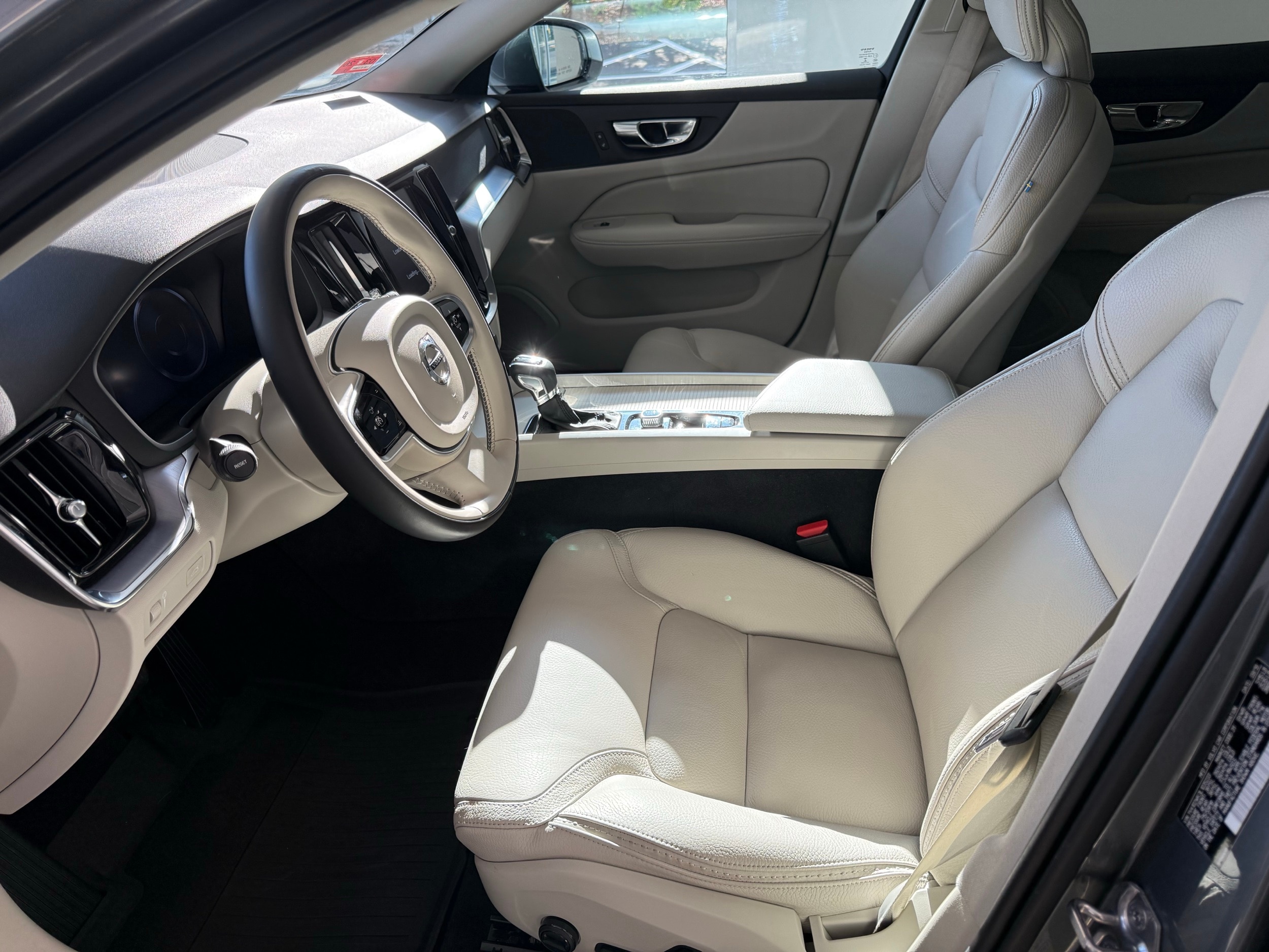 used 2020 Volvo V60 Cross Country car, priced at $31,500