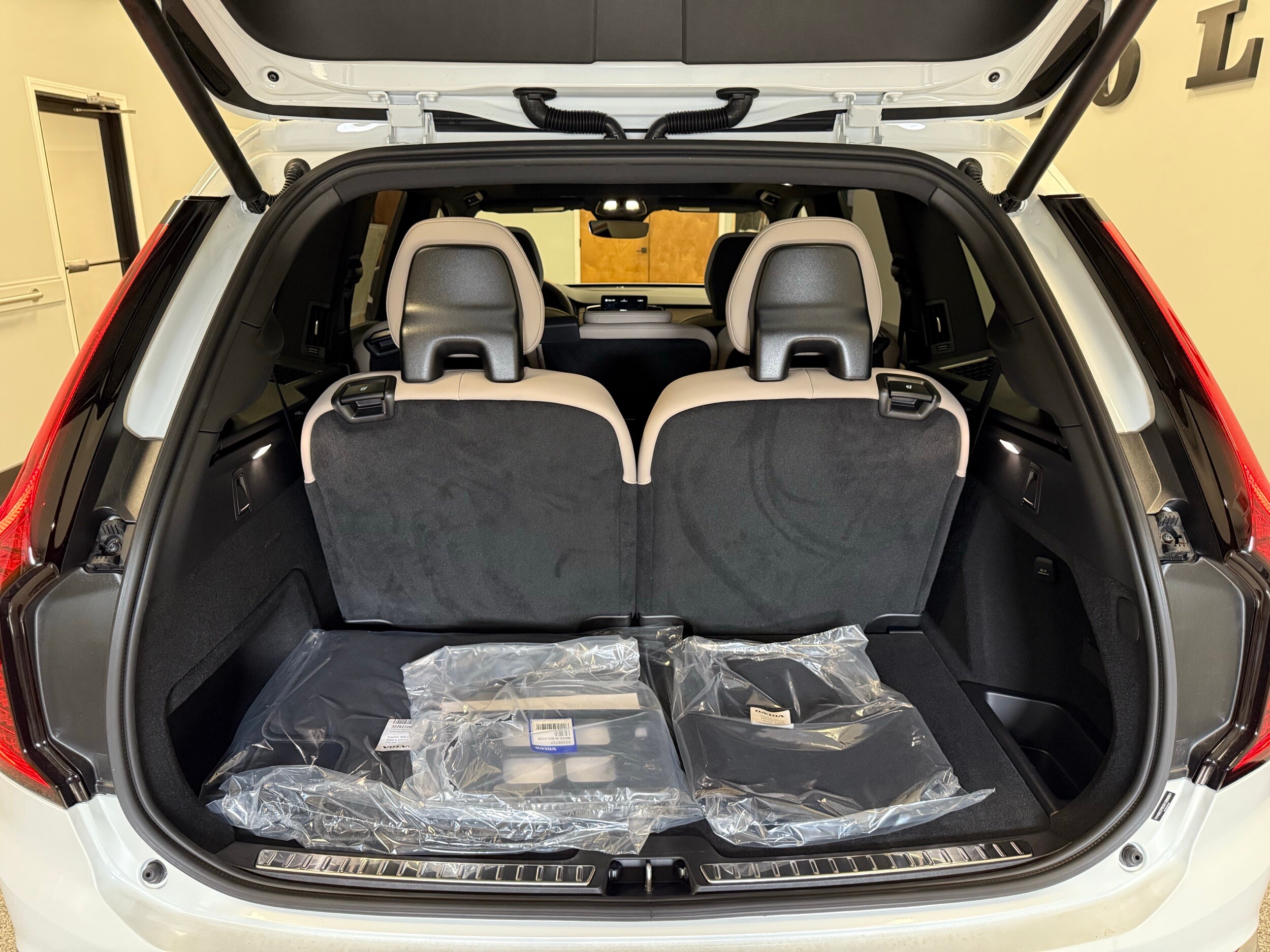 new 2025 Volvo XC90 car, priced at $68,245