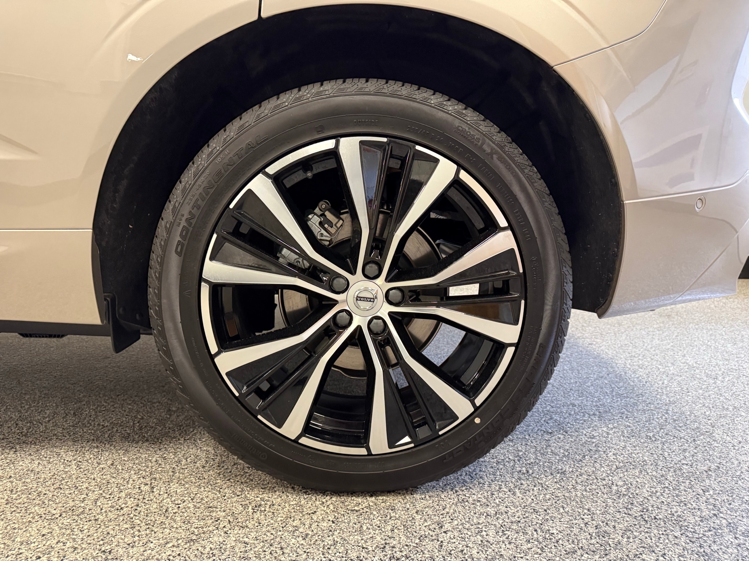 new 2025 Volvo XC60 car, priced at $55,360