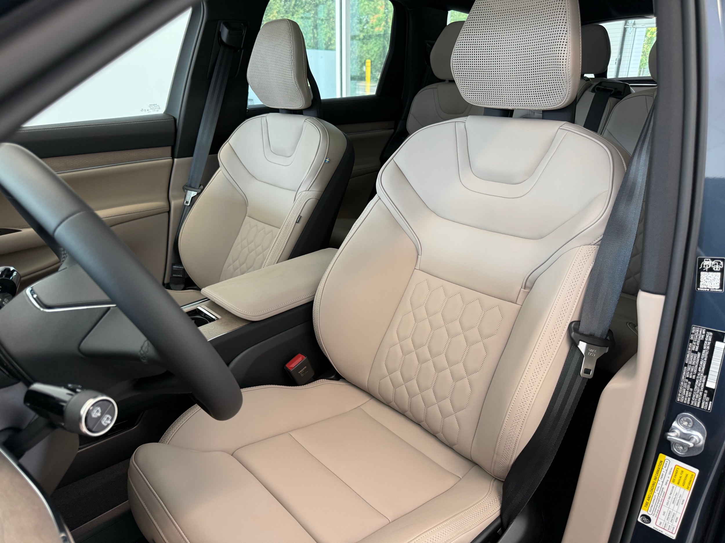 new 2025 Volvo EX90 car, priced at $94,640