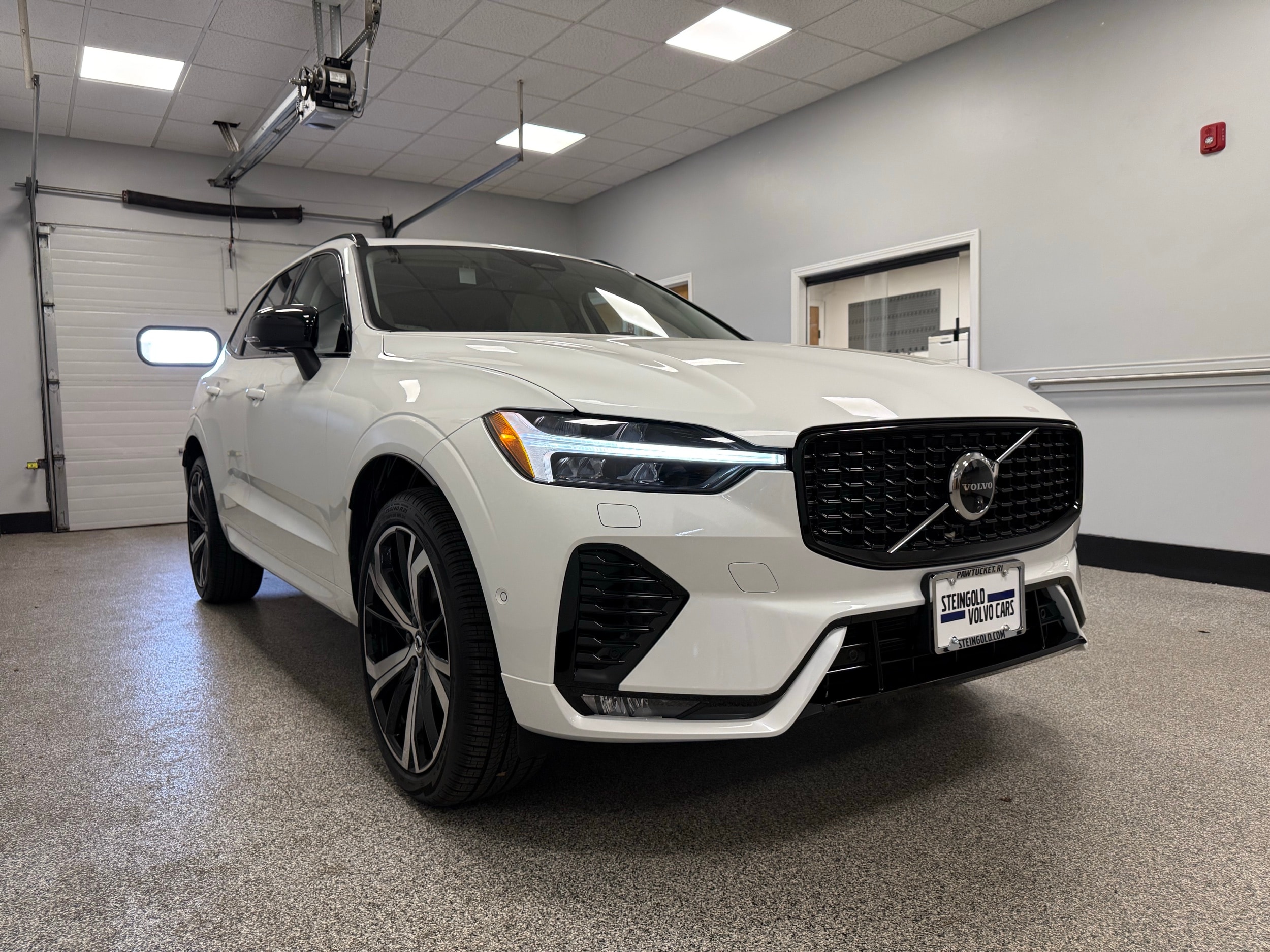 new 2025 Volvo XC60 car, priced at $60,660