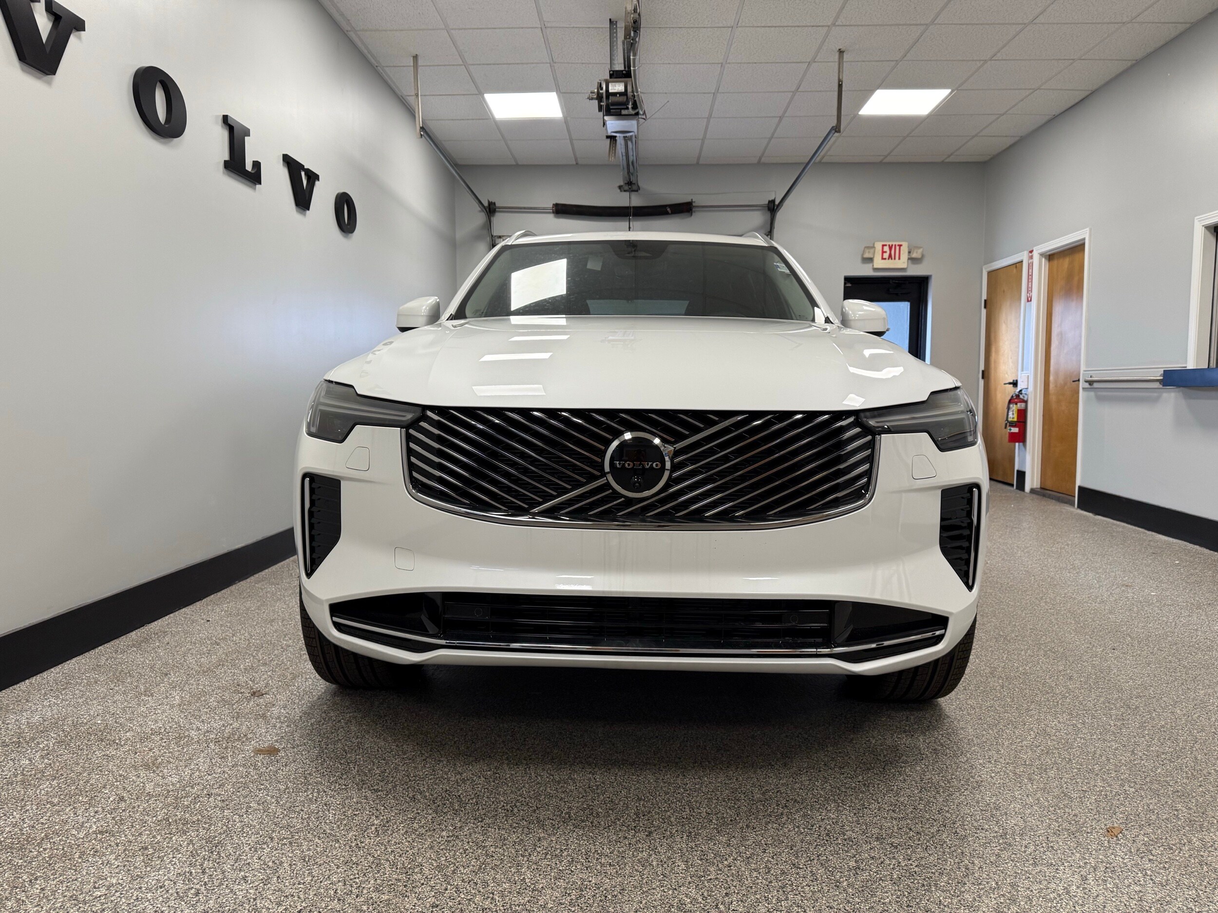 new 2025 Volvo XC90 car, priced at $69,155
