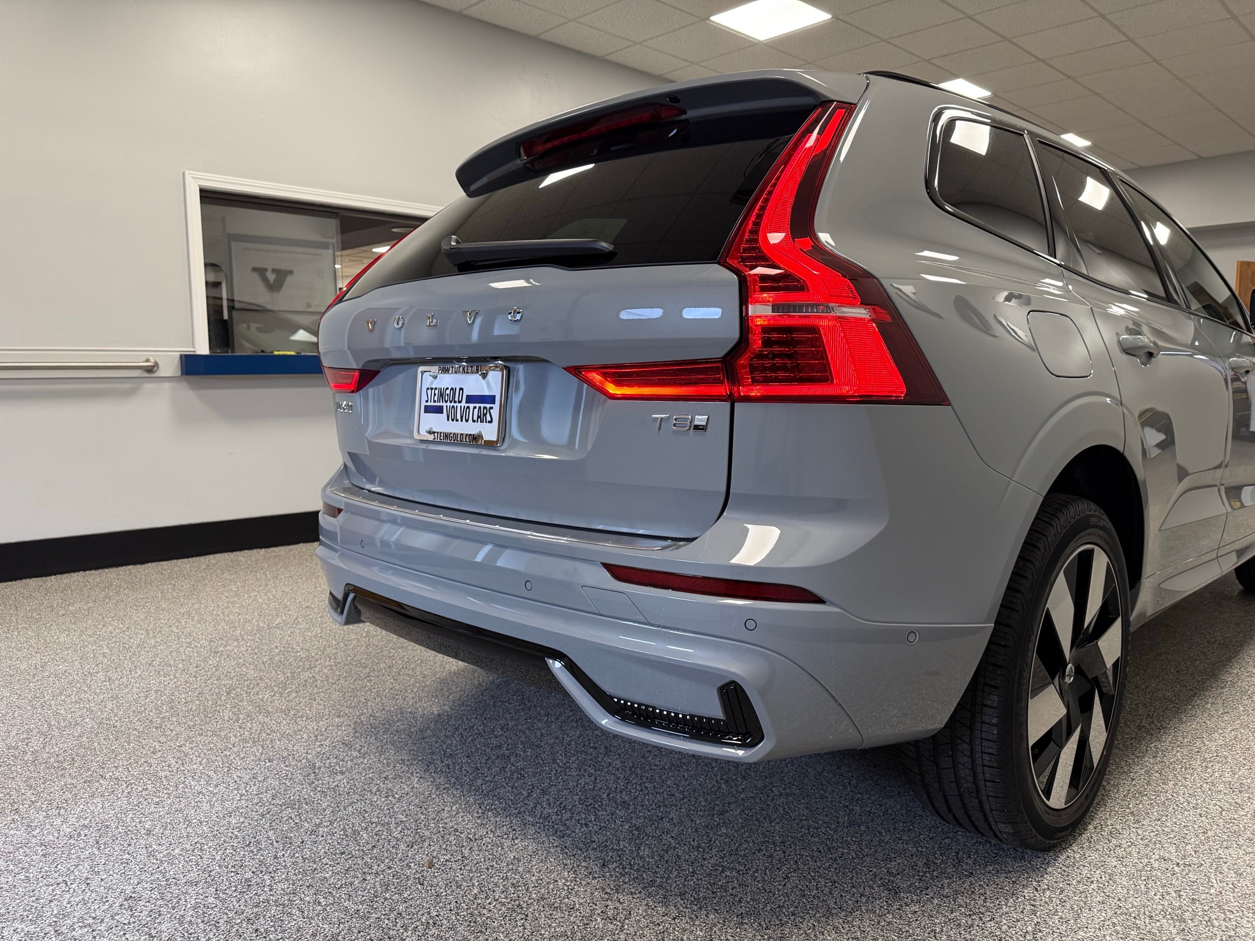 new 2025 Volvo XC60 plug-in hybrid car, priced at $66,260