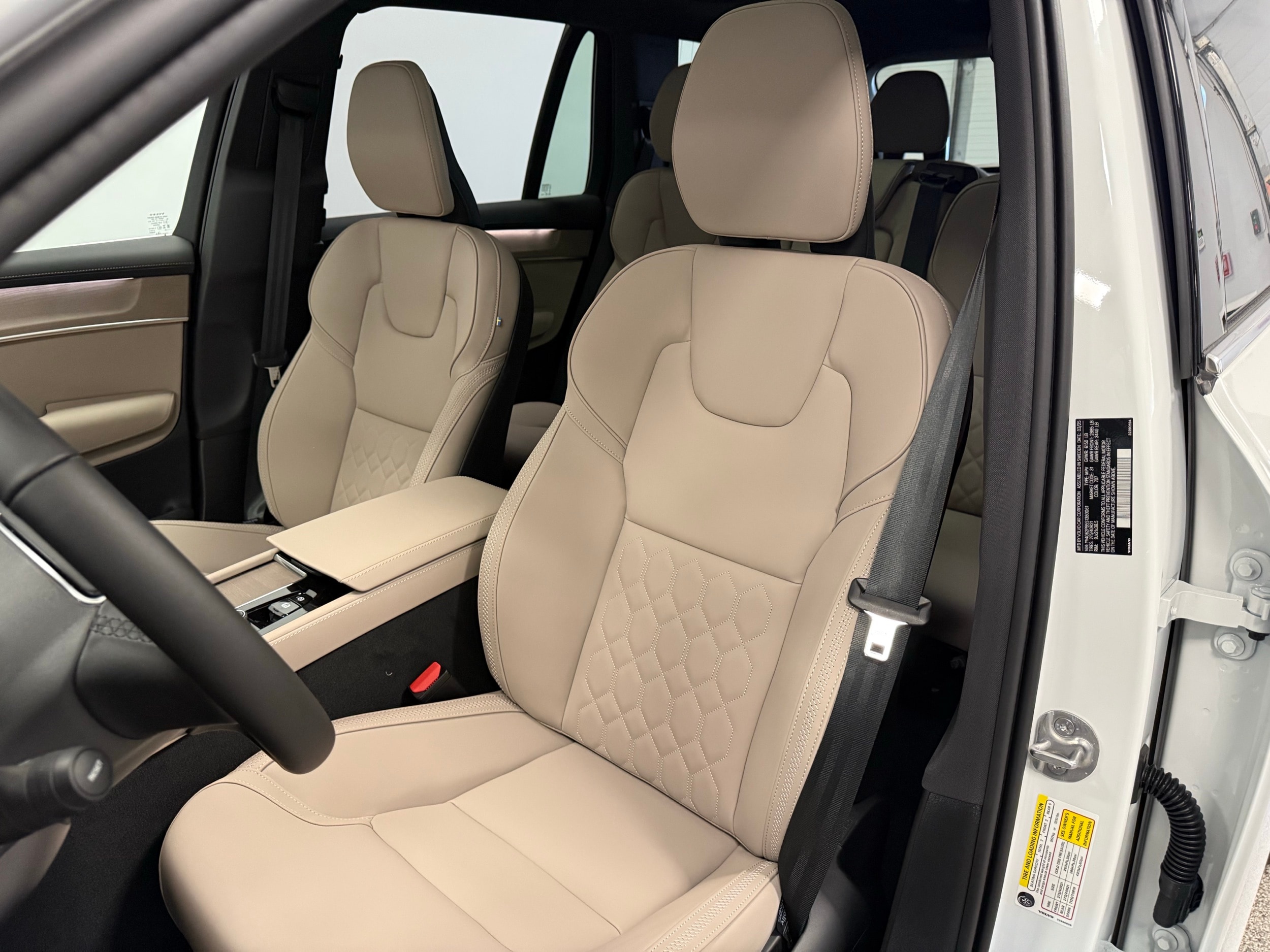 new 2025 Volvo XC90 car, priced at $68,245