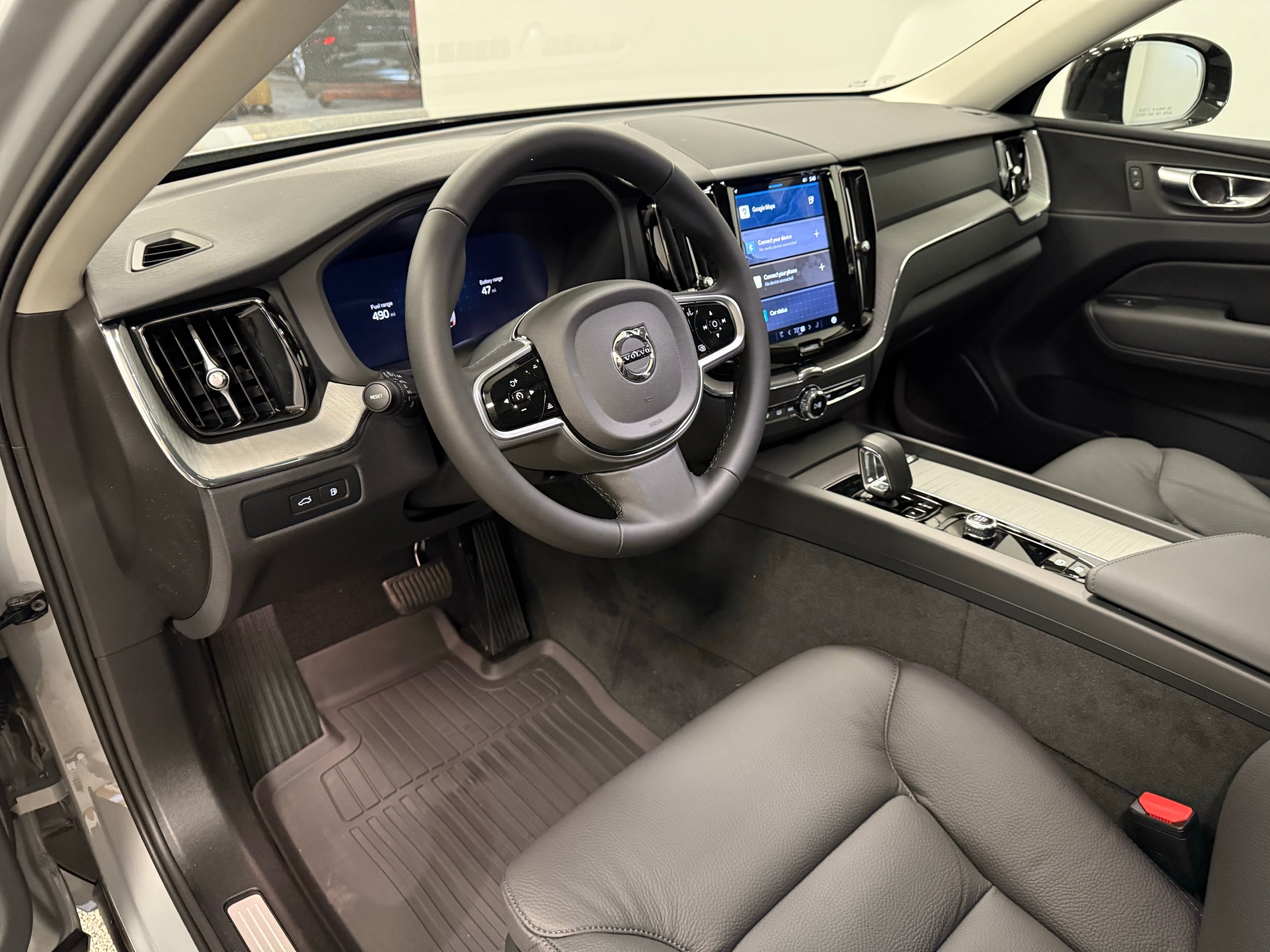 new 2025 Volvo XC60 plug-in hybrid car, priced at $66,260