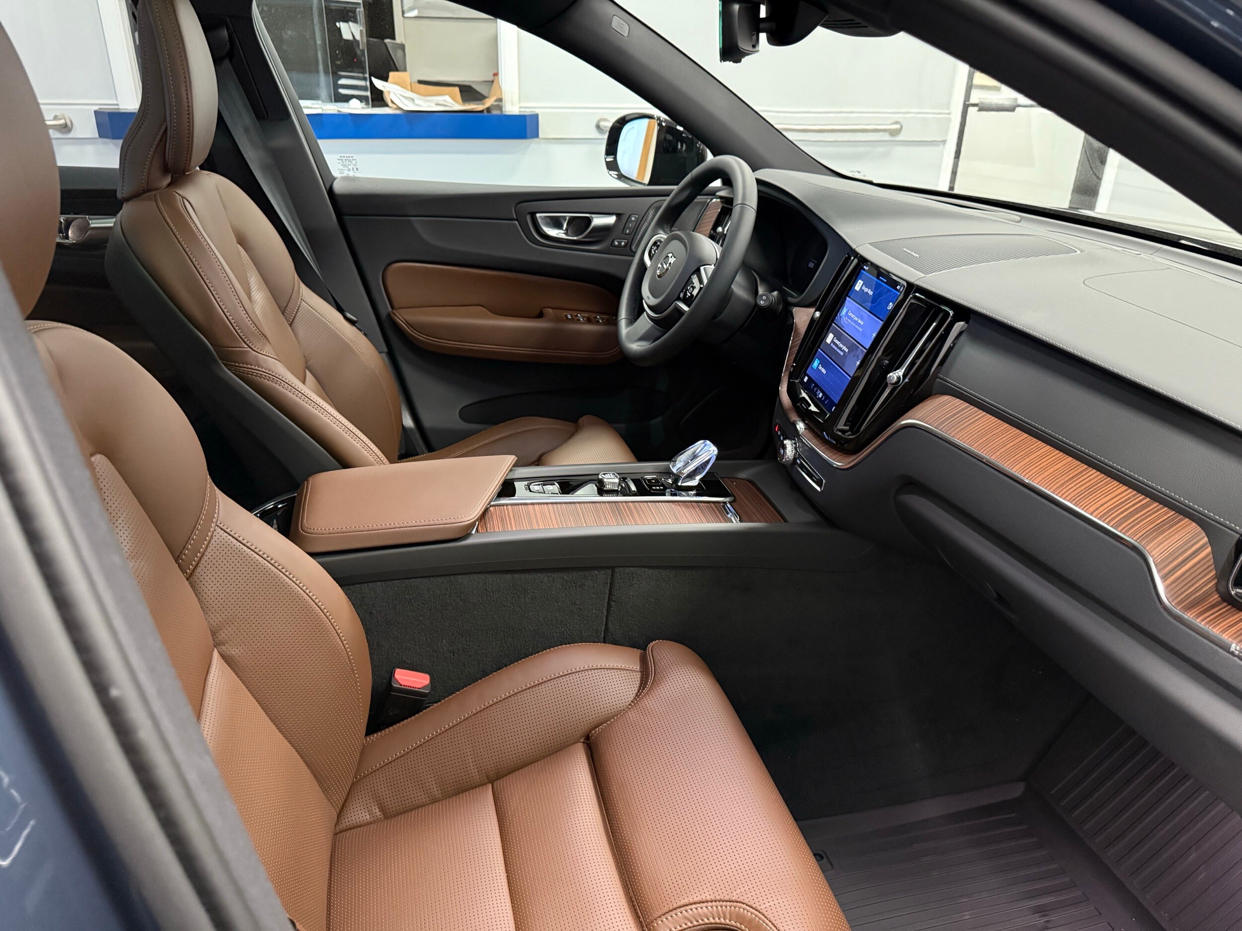 new 2025 Volvo XC60 car, priced at $59,645