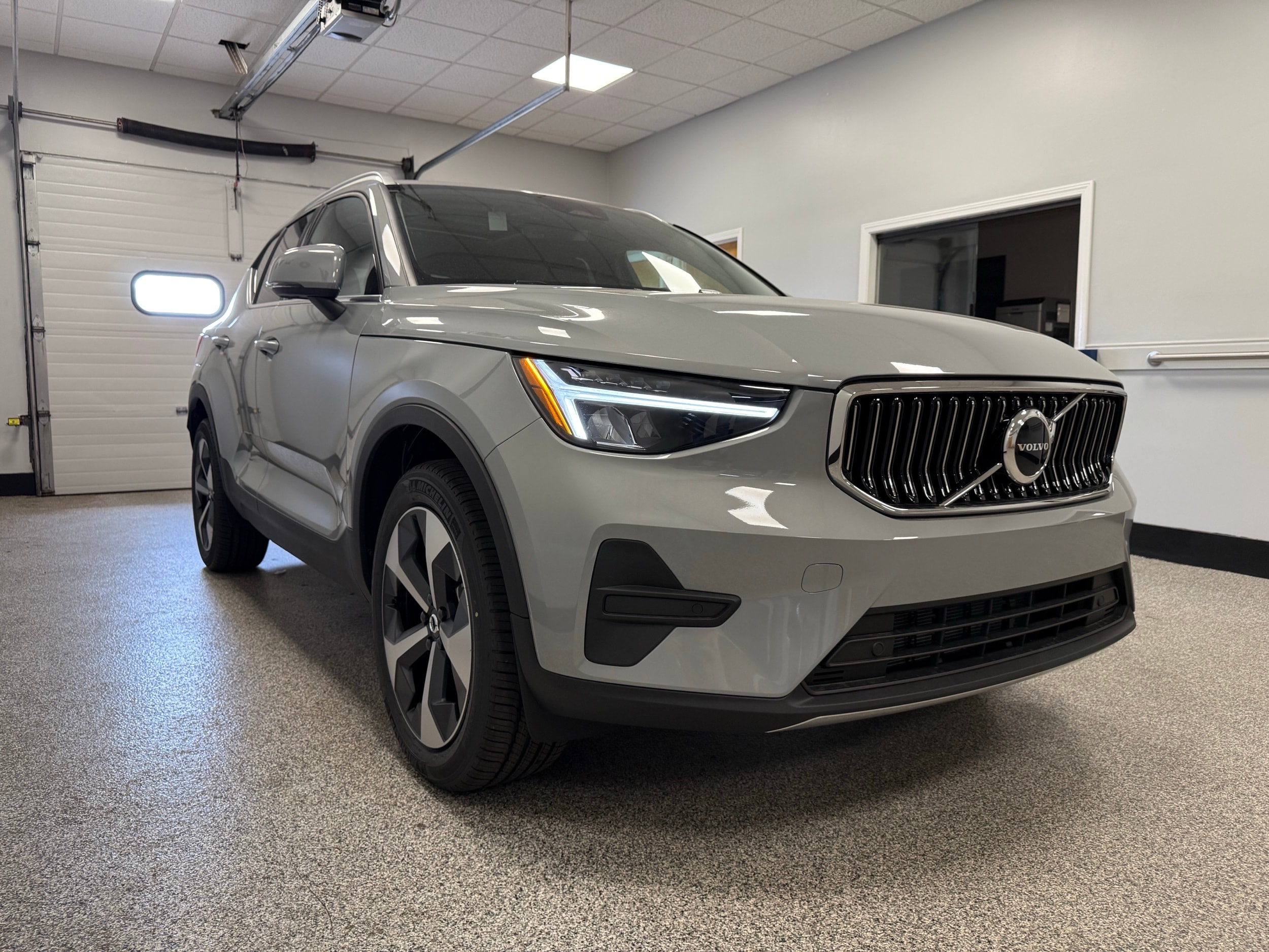 new 2025 Volvo XC40 car, priced at $46,035